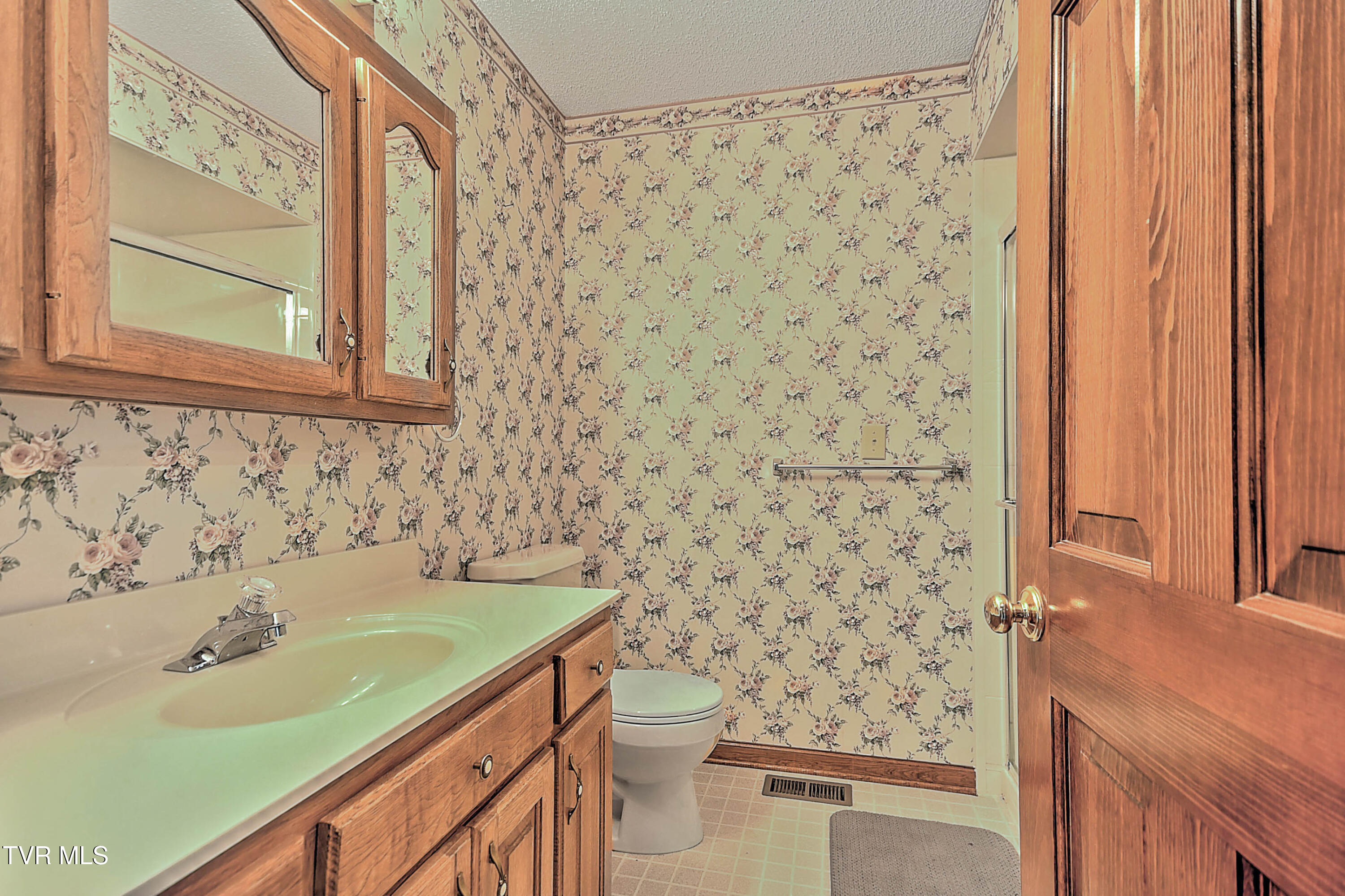 Greeneville, Tennessee, 37745, United States, 4 Bedrooms Bedrooms, ,4 BathroomsBathrooms,Residential,For Sale,1899304