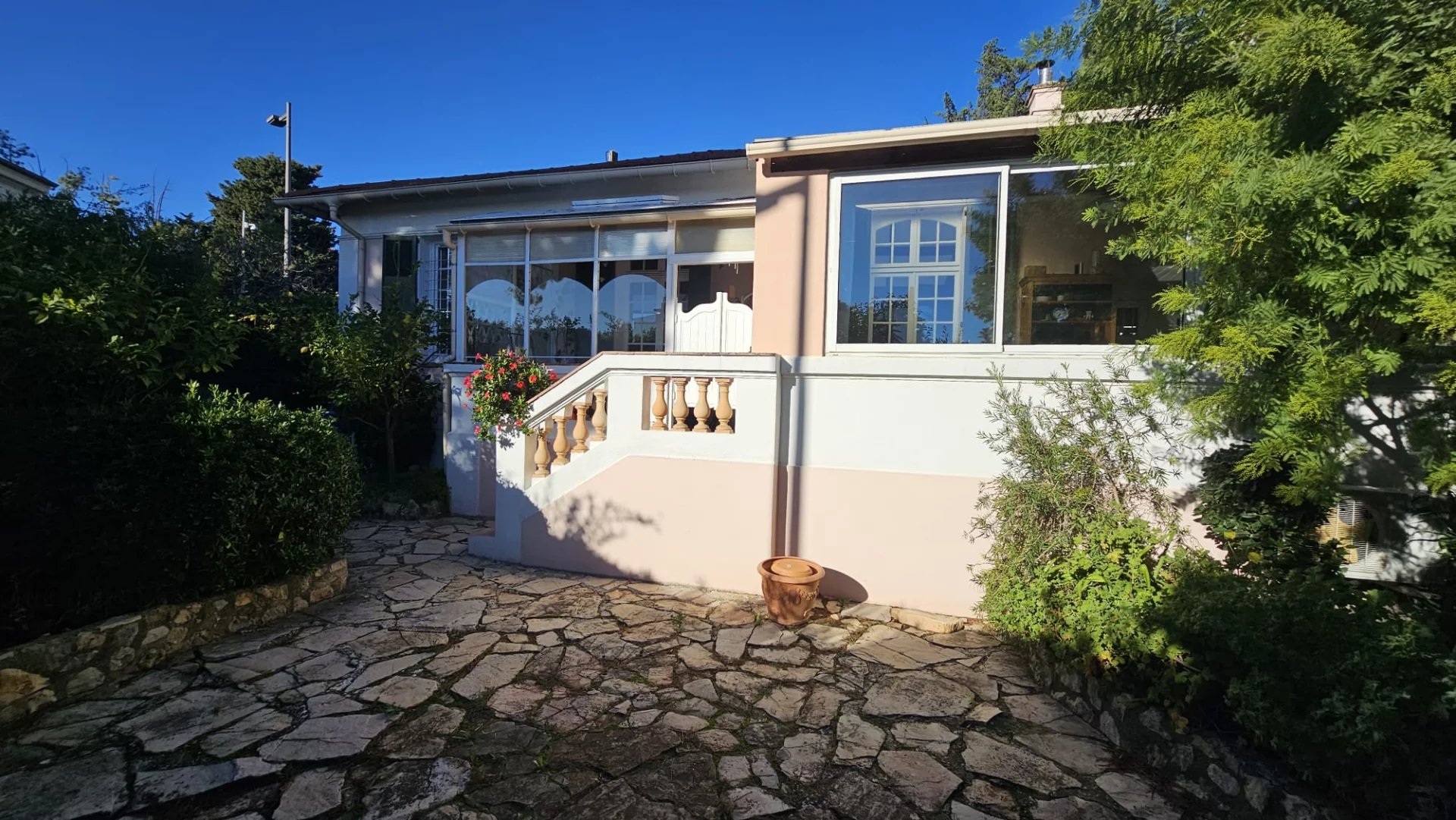 Cannes, Provence-Alpes-Côte d’Azur, 06400, FR, 2 Bedrooms Bedrooms, ,Residential,For Sale,1994438