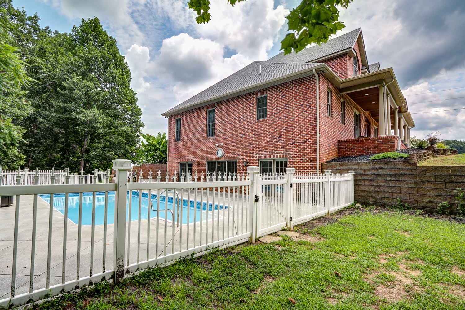 Appomattox, Virginia, 24522, United States, 4 Bedrooms Bedrooms, ,Residential,For Sale,1905819