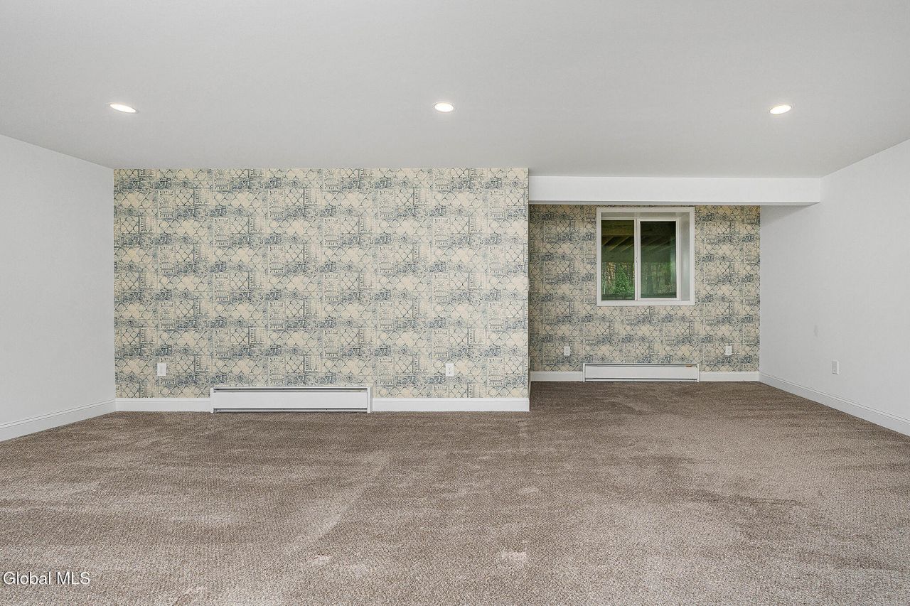 Halfmoon, New York, 12065, United States, 4 Bedrooms Bedrooms, ,3 BathroomsBathrooms,Residential,For Sale,1987891