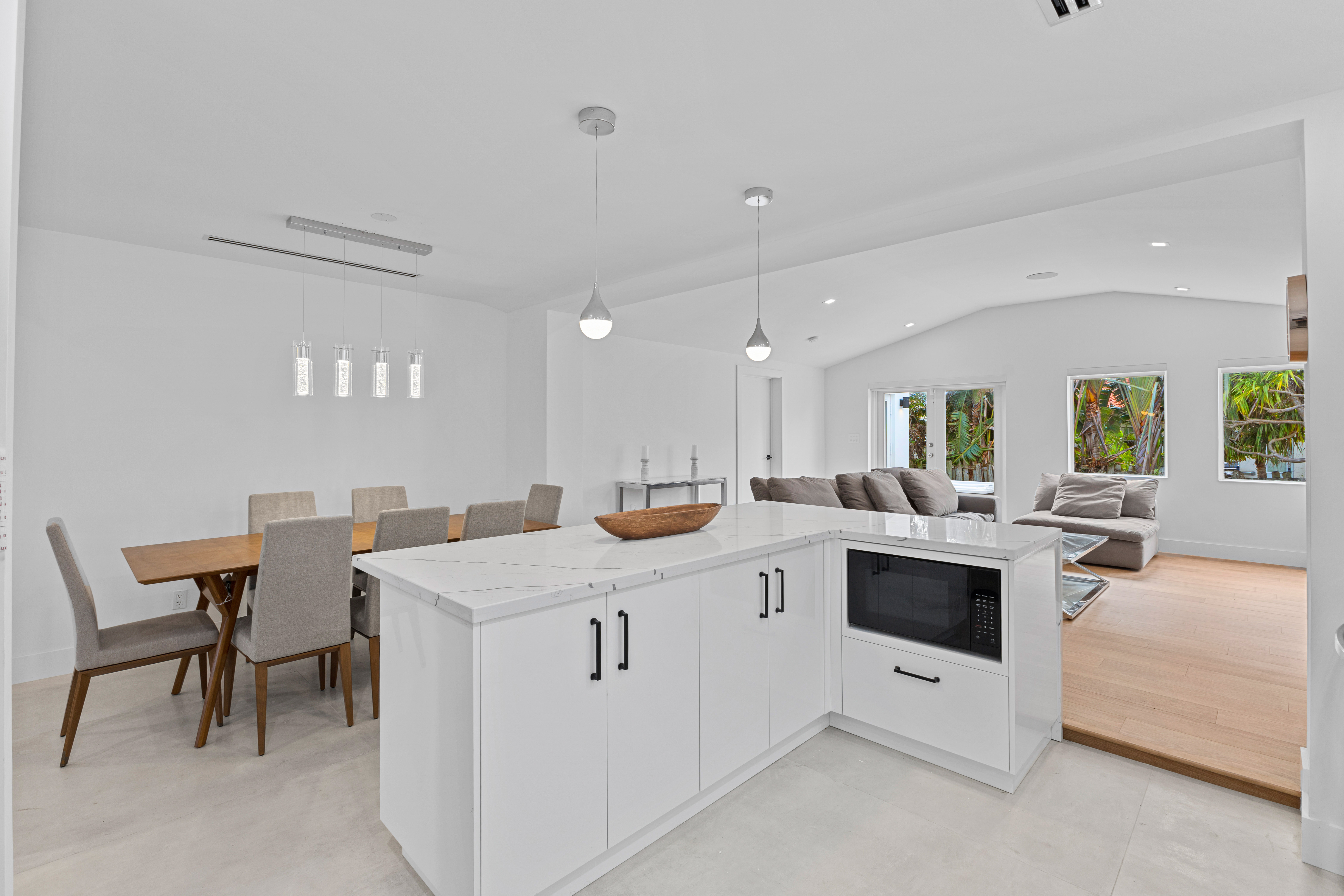  8926 Emerson Ave, Surfside, FL, 33154 - 物件實景