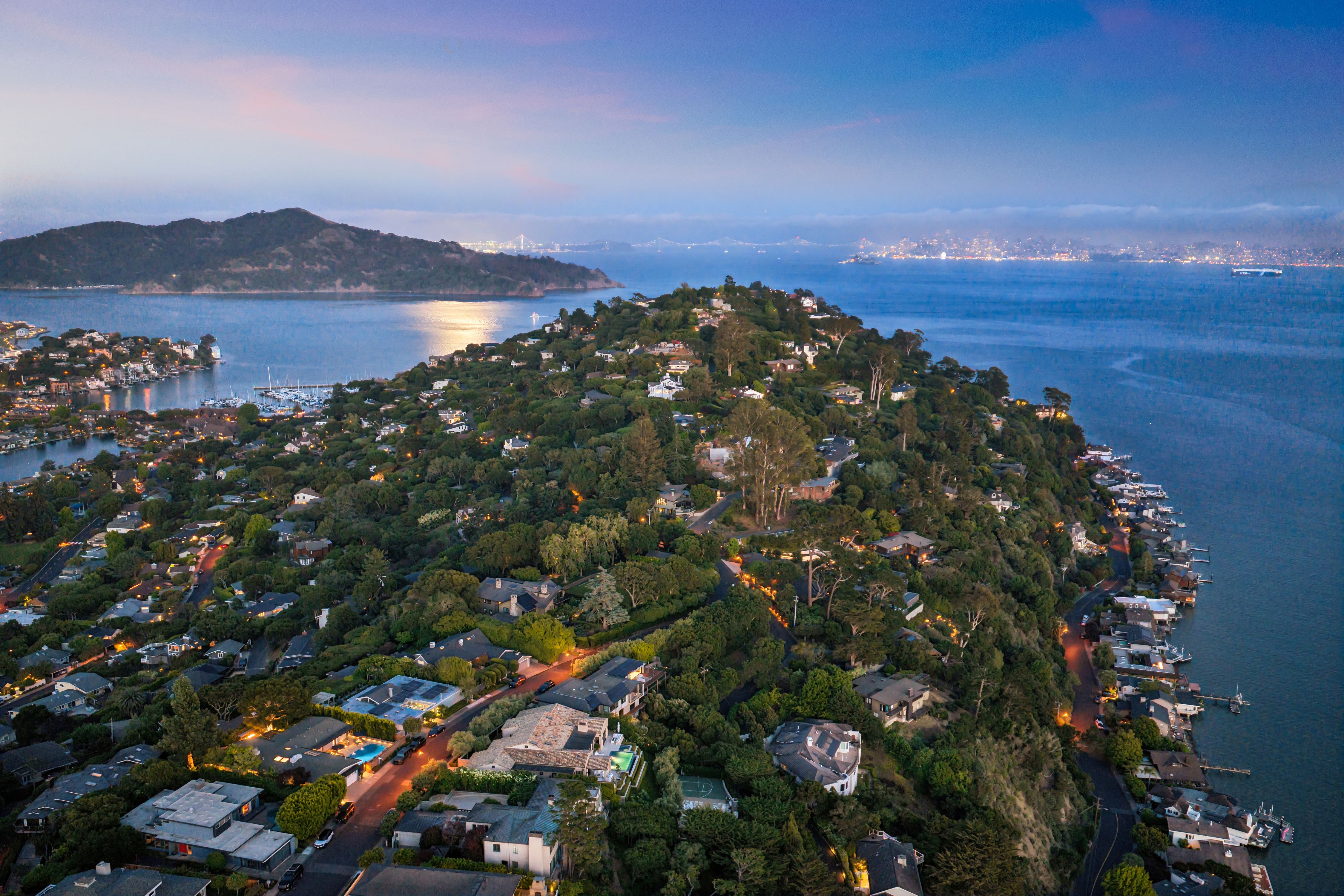  Rare One-Level Residence on Belvedere Island