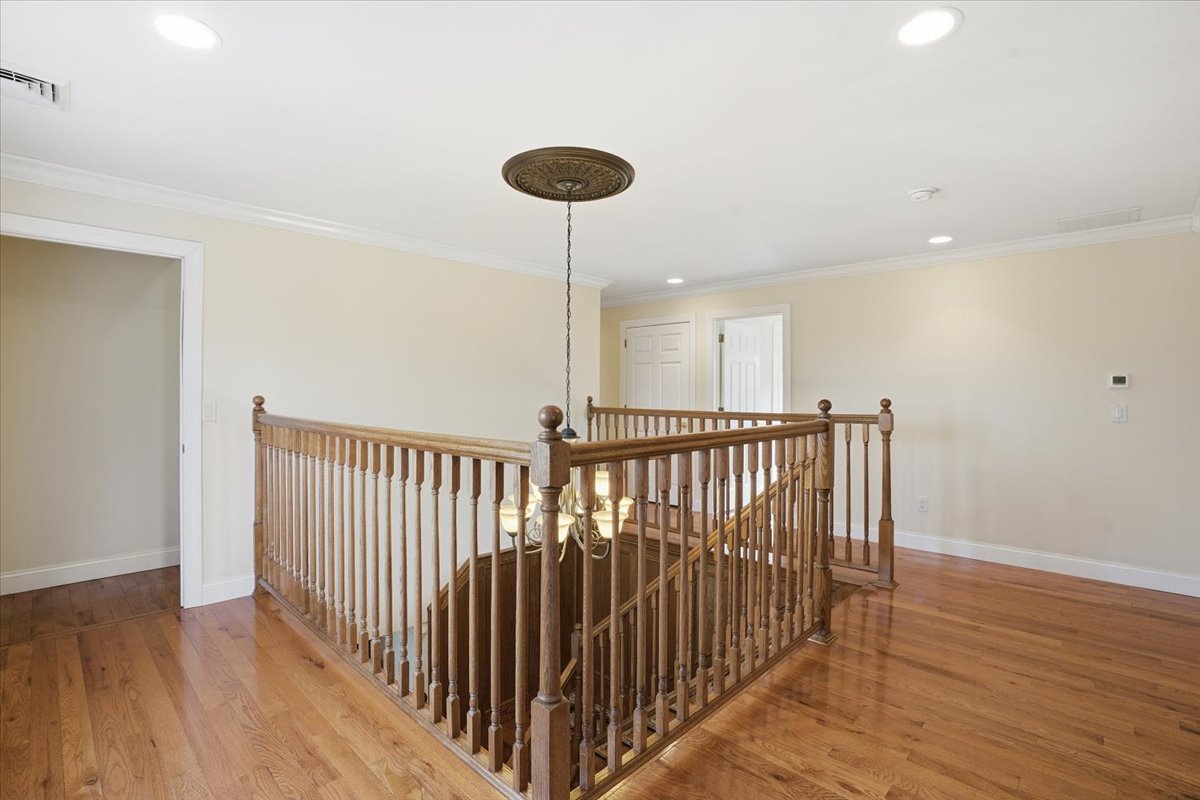 Milford, Pennsylvania, 18337, United States, 4 Bedrooms Bedrooms, ,3 BathroomsBathrooms,Residential,For Sale,2013781