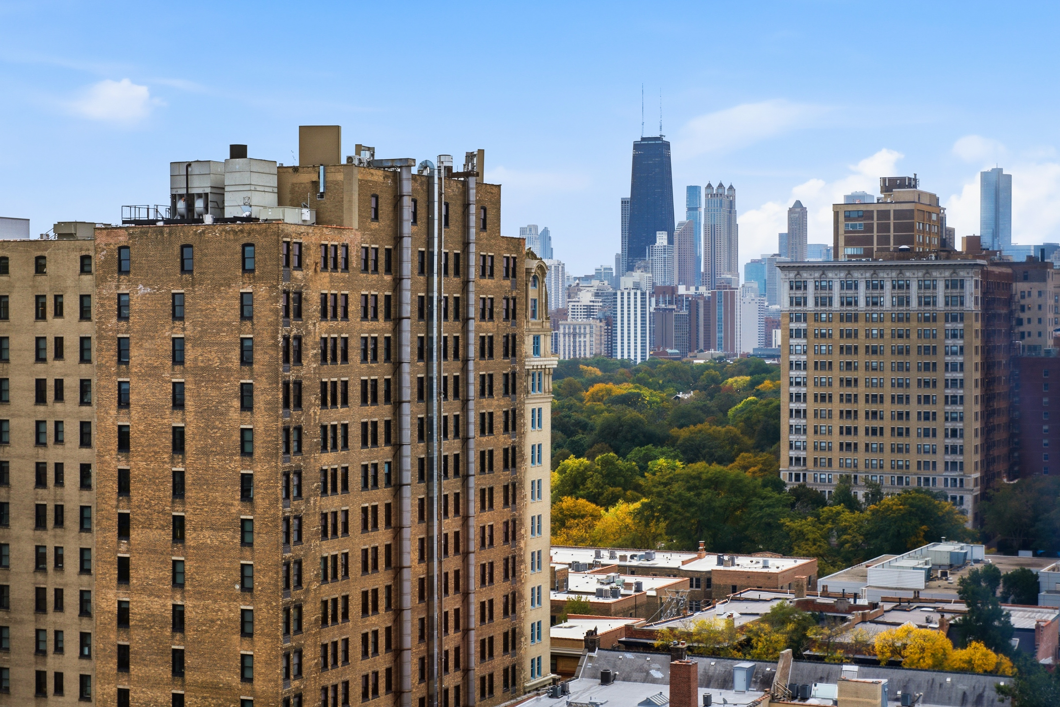  Spectacular 2-bedroom, 2-bath Corner Residence Perched High Above Lincoln Park - 物件實景