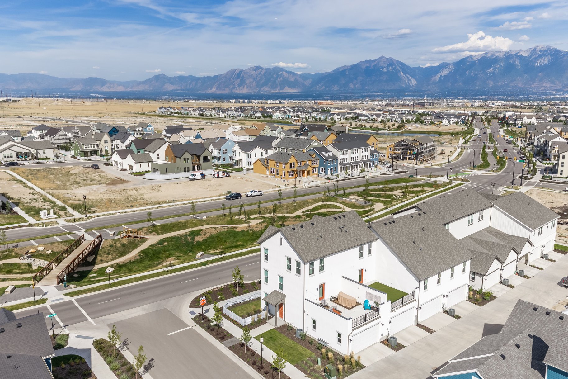  Tudor 3-Story Townhome in Upper Daybreak - 物件實景