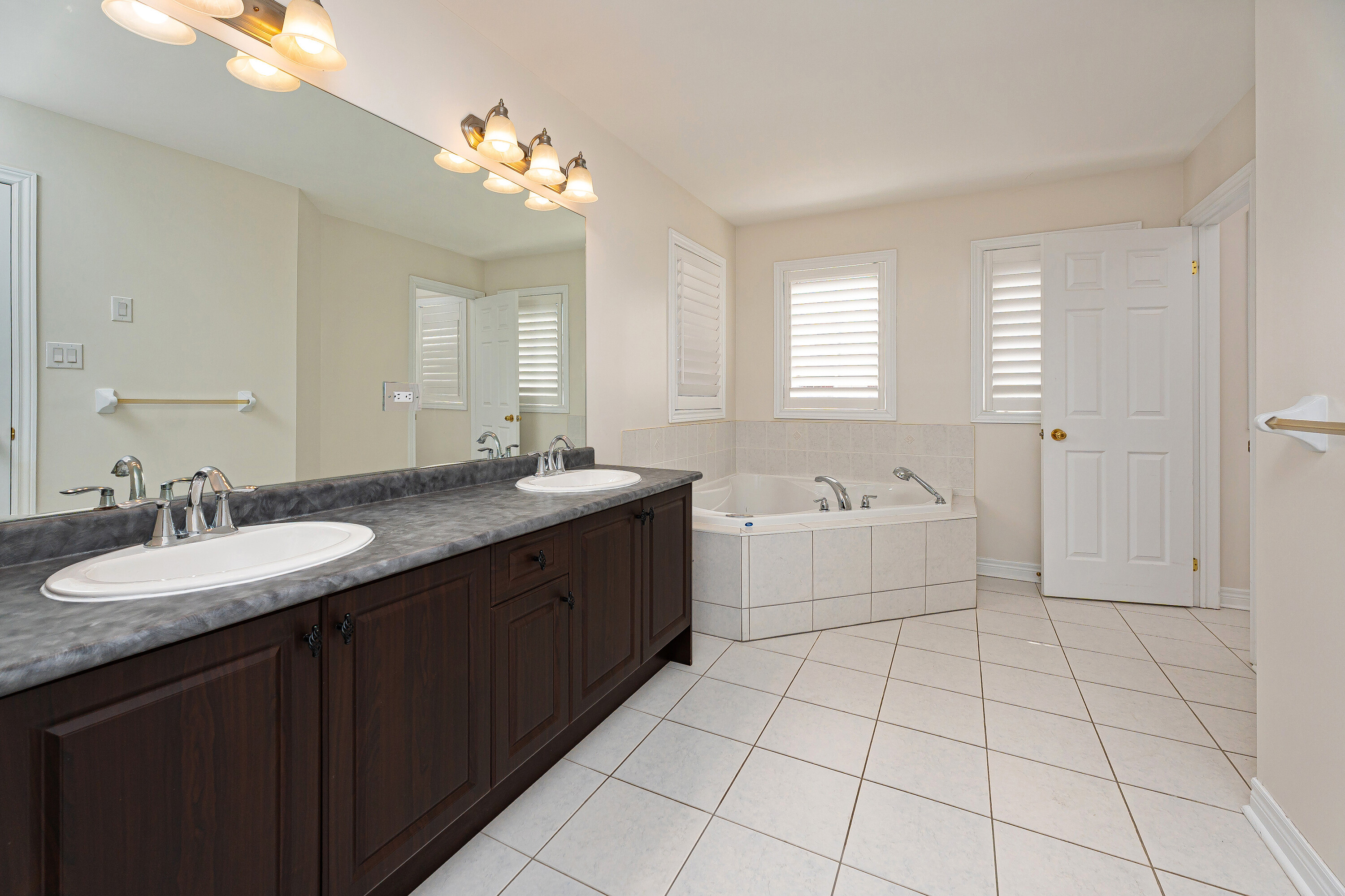  Victoria Village - 物件實景