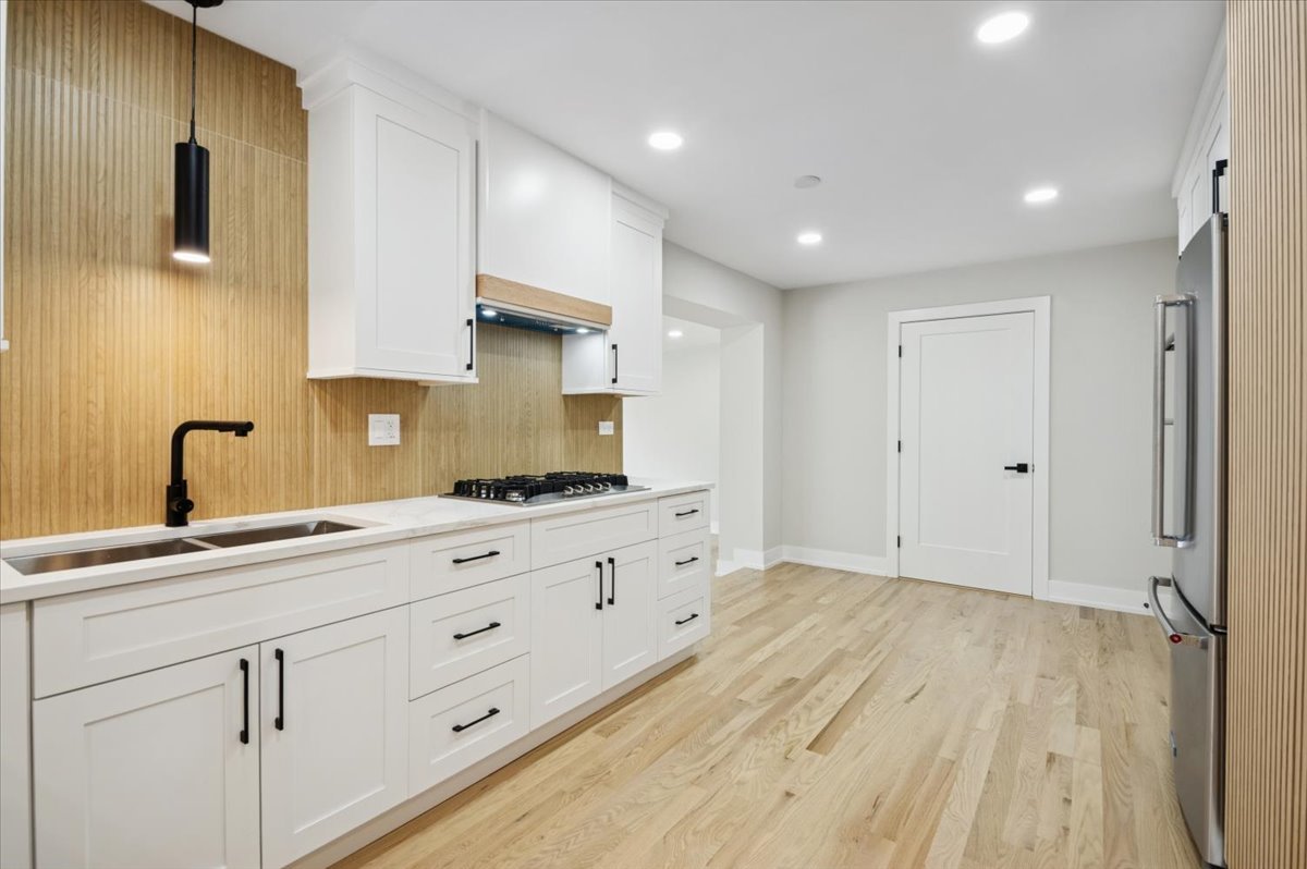 Naperville, Illinois, 60565, United States, 4 Bedrooms Bedrooms, ,3 BathroomsBathrooms,Residential,For Sale,1932605