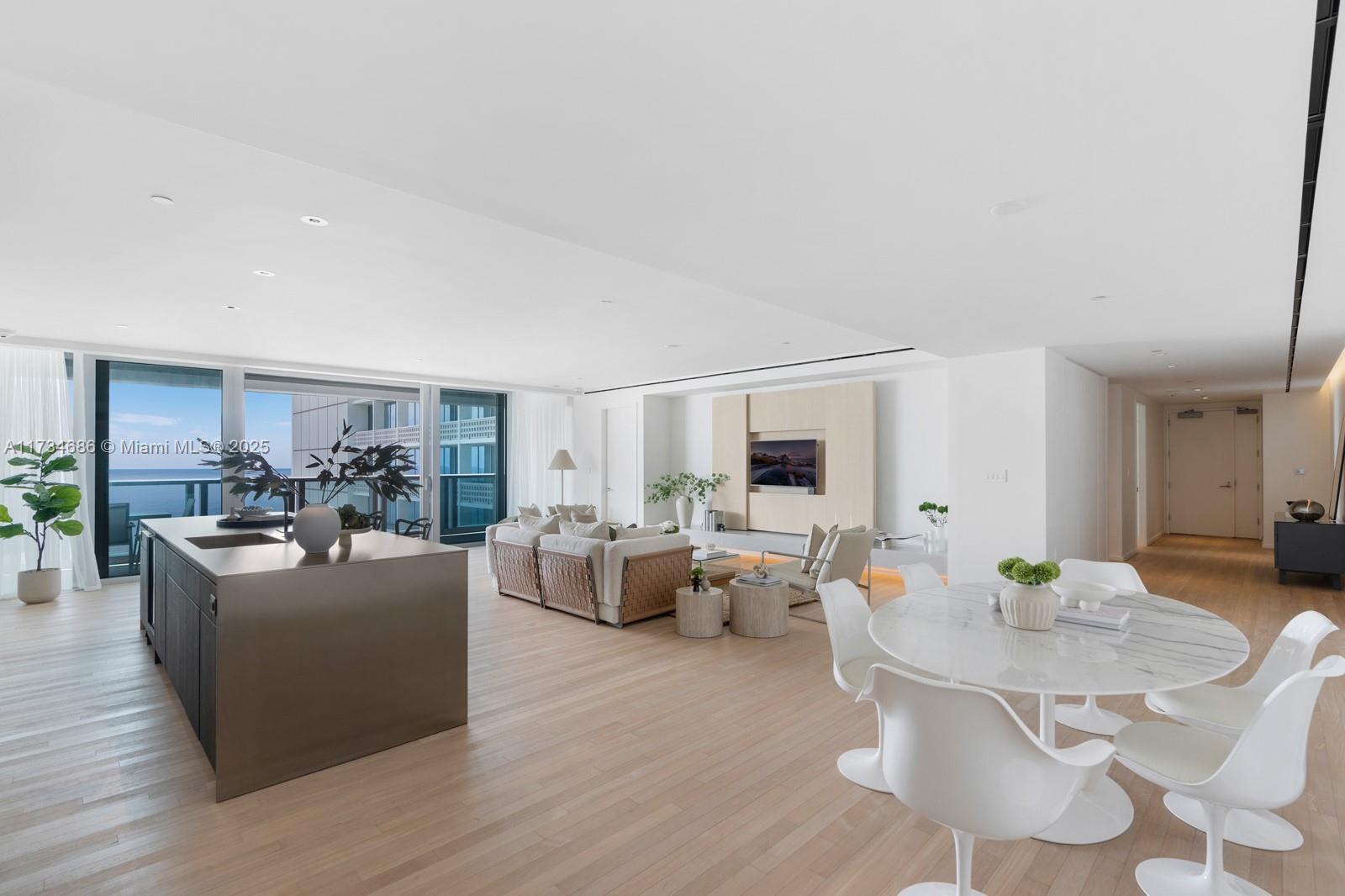 Miami Beach, Florida, 33140, United States, 3 Bedrooms Bedrooms, ,4 BathroomsBathrooms,Residential,For Sale,1696692