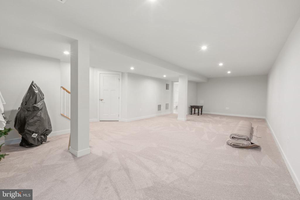 Fredericksburg, Virginia, 22401, United States, 4 Bedrooms Bedrooms, ,4 BathroomsBathrooms,Residential,For Sale,1999517