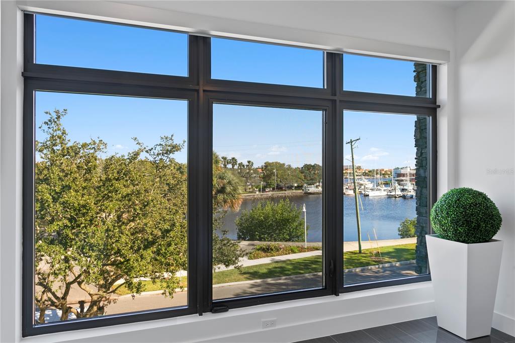 Tampa, Florida, 33606, United States, 4 Bedrooms Bedrooms, ,3 BathroomsBathrooms,Residential,For Sale,1998120