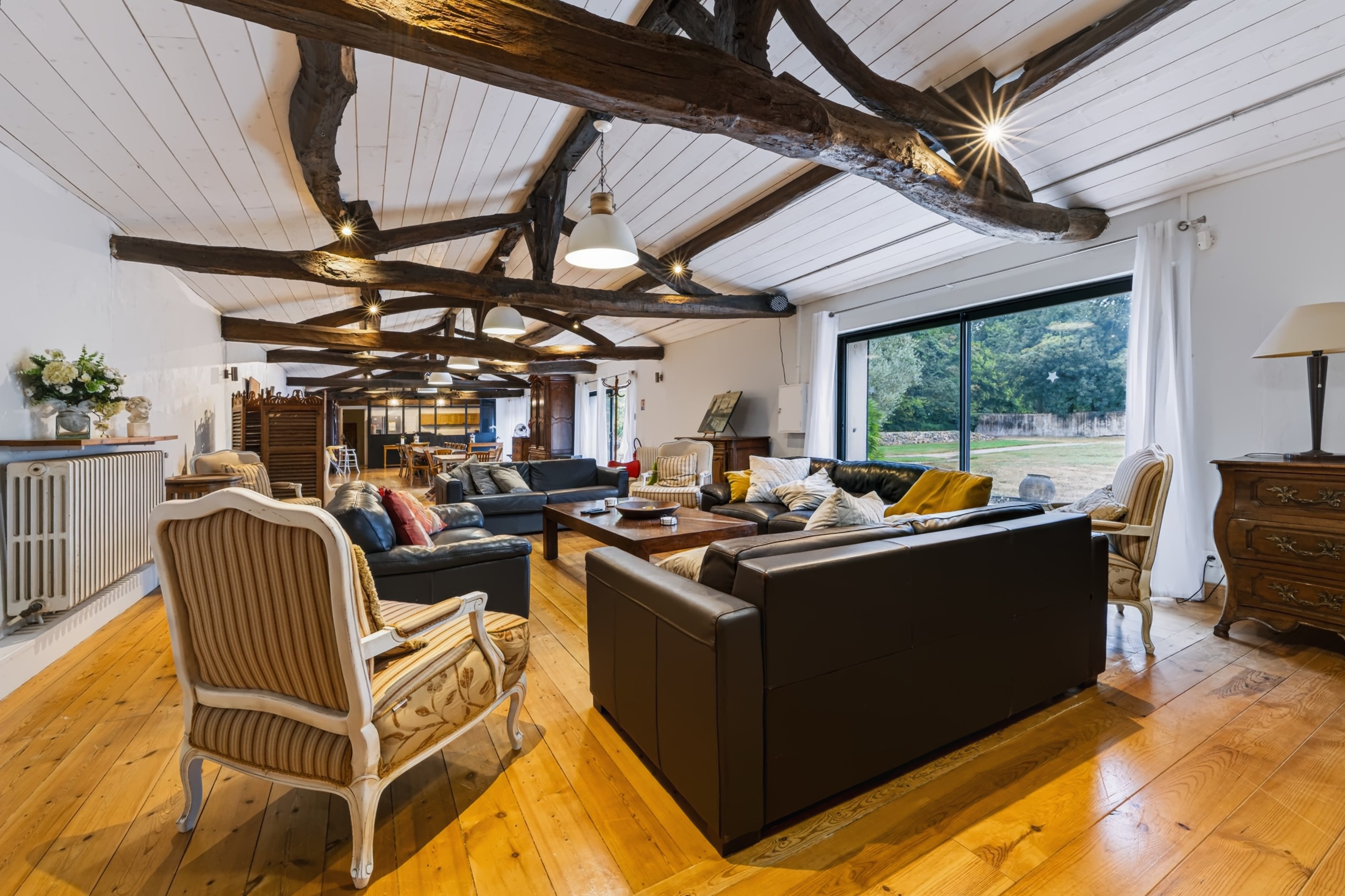  The privilege of a centuries-old estate, the elegance of a refined way of life,… - 物件實景