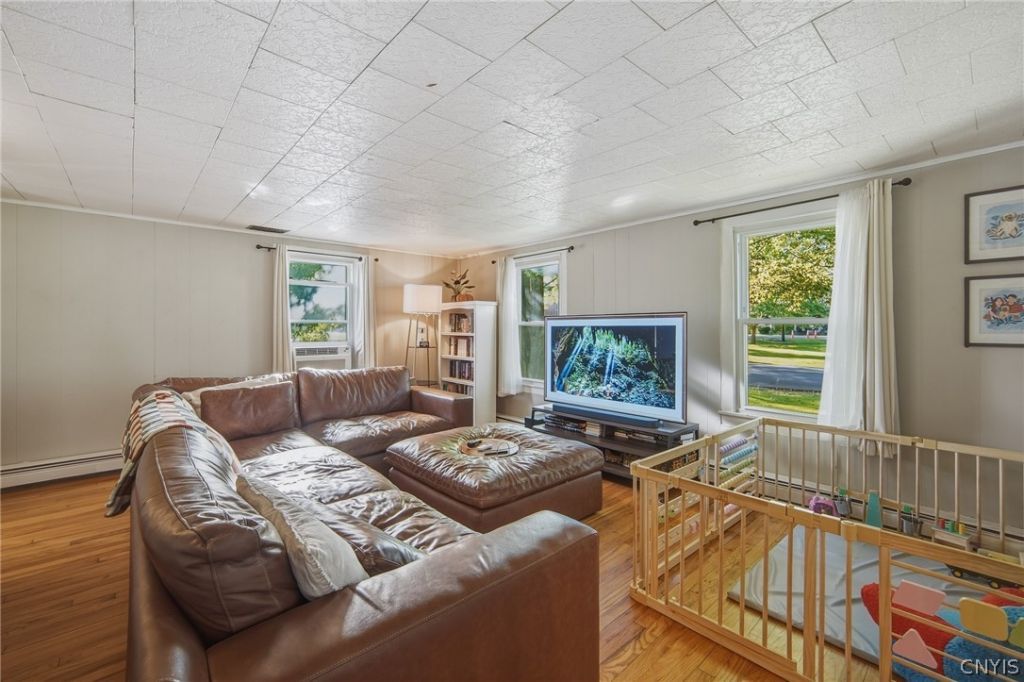 Tamarack St, Liverpool, NY 13088