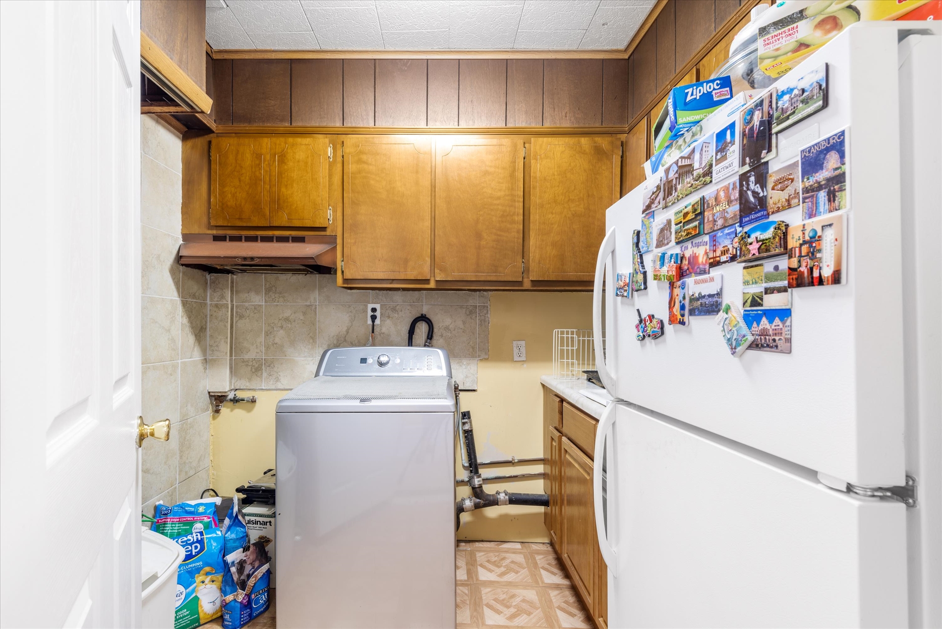 Howard Beach, New York, 11414, United States, 4 Bedrooms Bedrooms, ,3 BathroomsBathrooms,Residential,For Sale,1835164