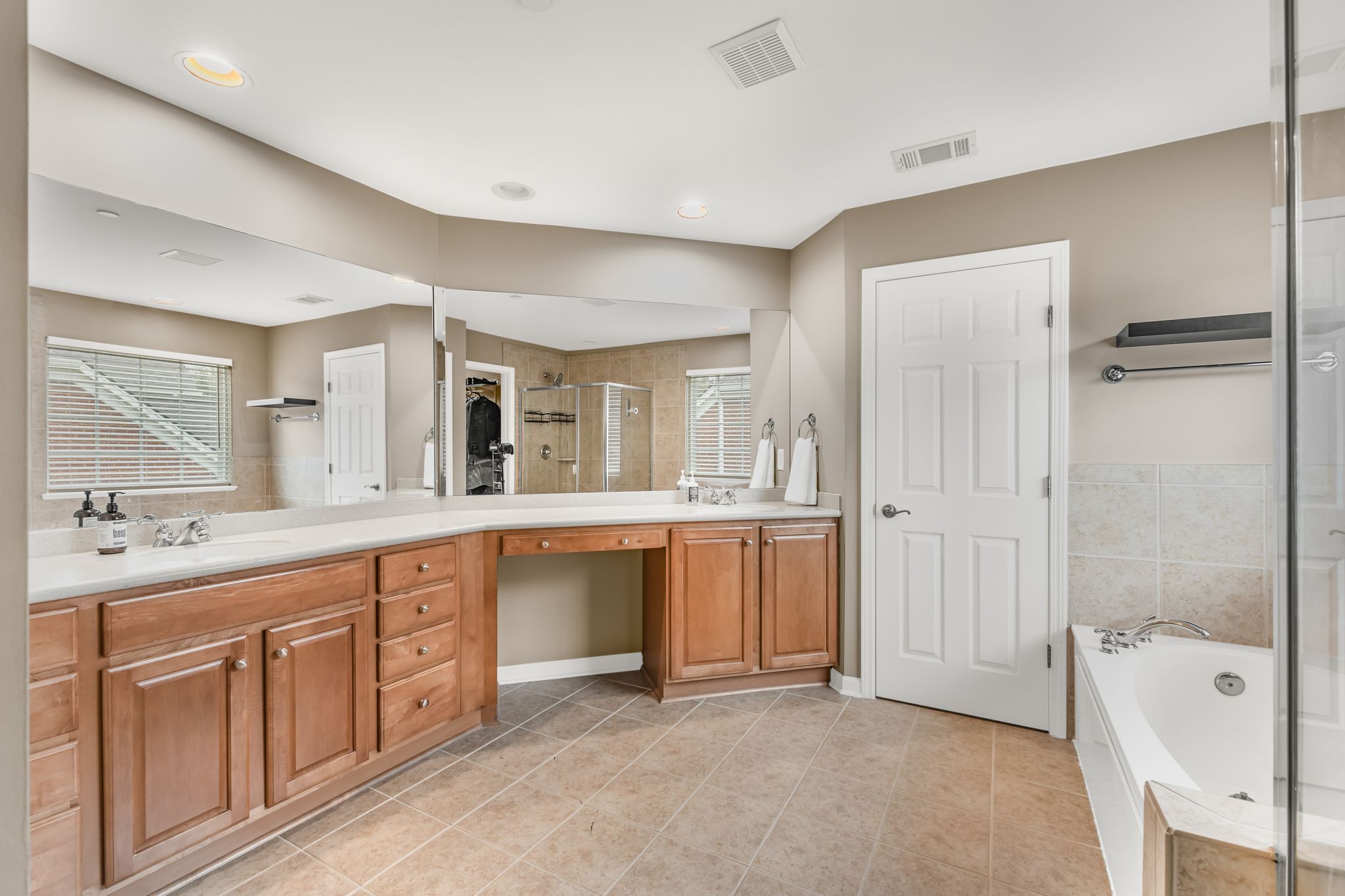 Nolensville, Tennessee, 37135, United States, 5 Bedrooms Bedrooms, ,3 BathroomsBathrooms,Residential,For Sale,2001946