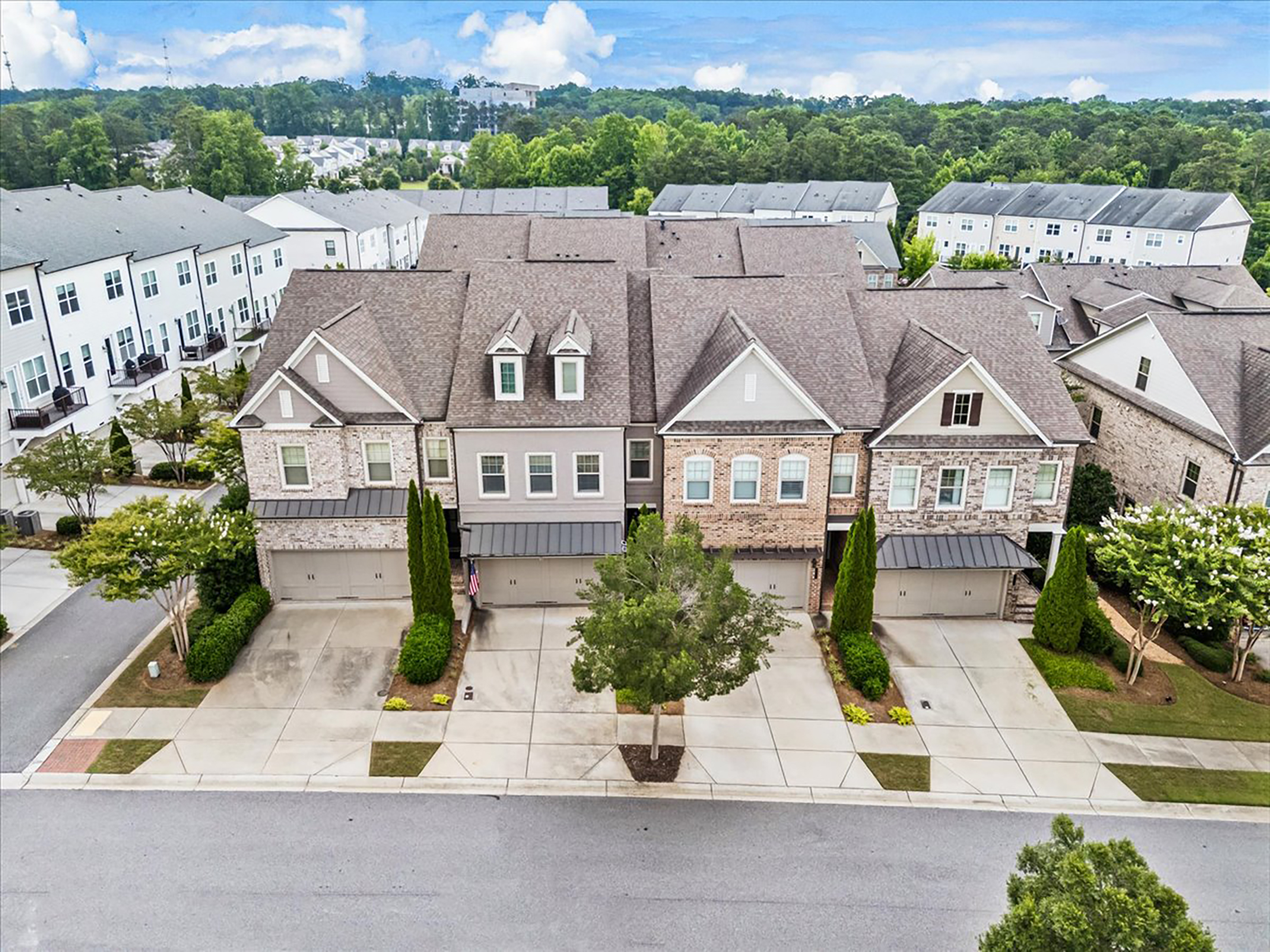  Beautifully Maintained Townhome in Gated Community - 物件實景