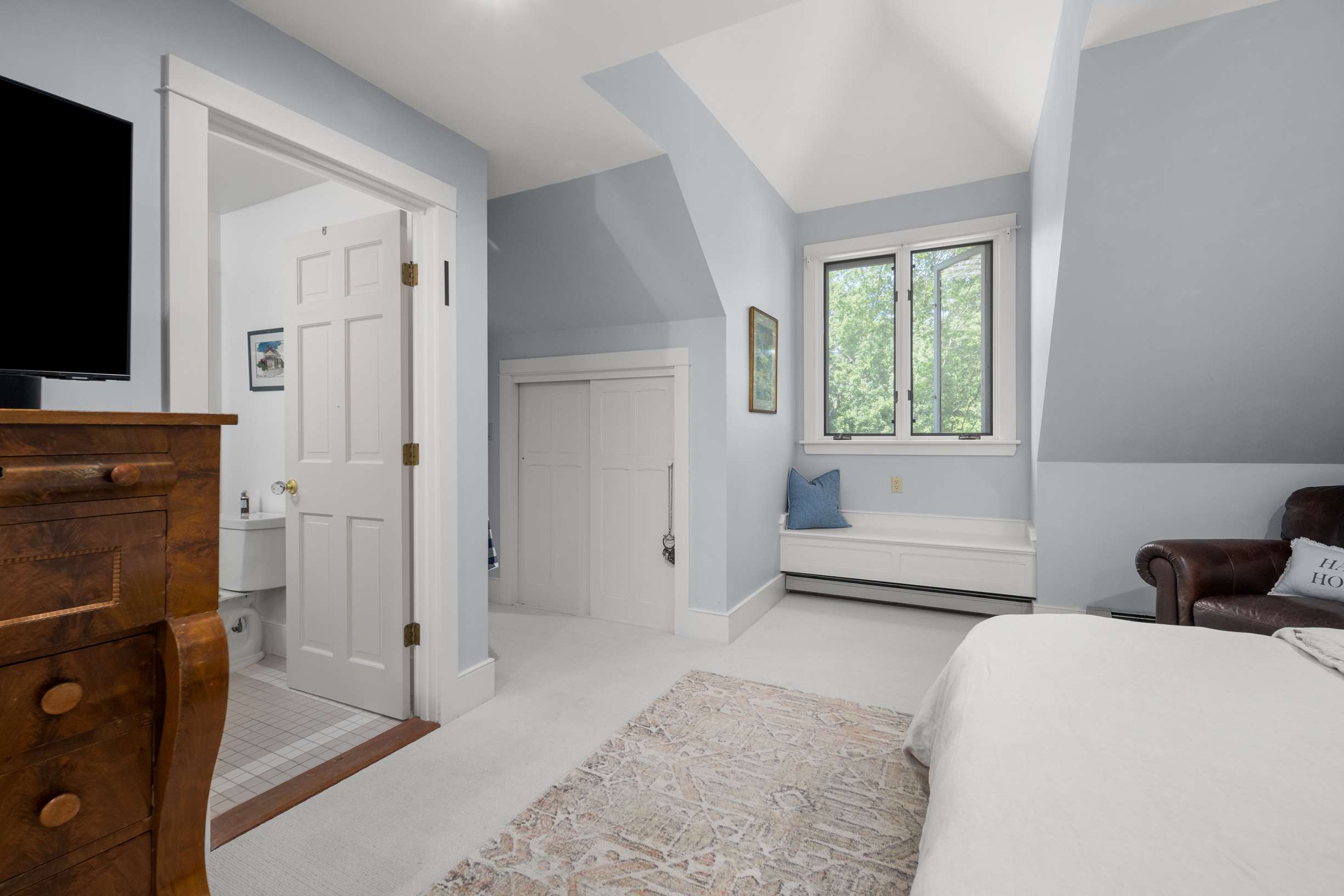  Elegant Shingled Maine Cottage with Modern Flair on 2.63 Acres in York - 物件實景