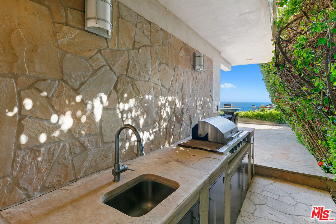 Malibu, California, 90265, United States, 3 Bedrooms Bedrooms, ,4 BathroomsBathrooms,Residential,For Sale,1807694