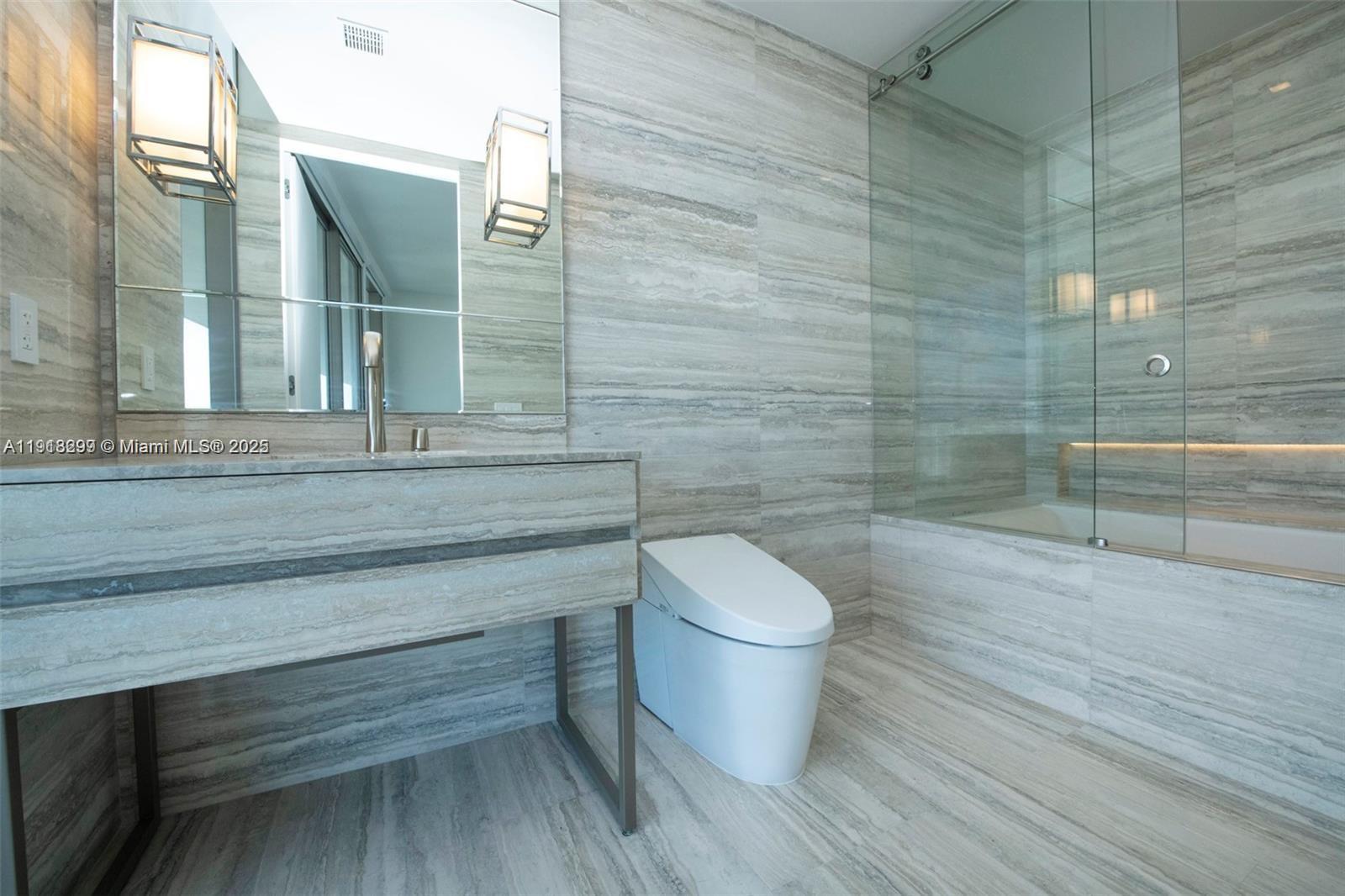 Sunny Isles Beach, Florida, 33160, United States, 2 Bedrooms Bedrooms, ,2 BathroomsBathrooms,Residential,For Sale,1996816