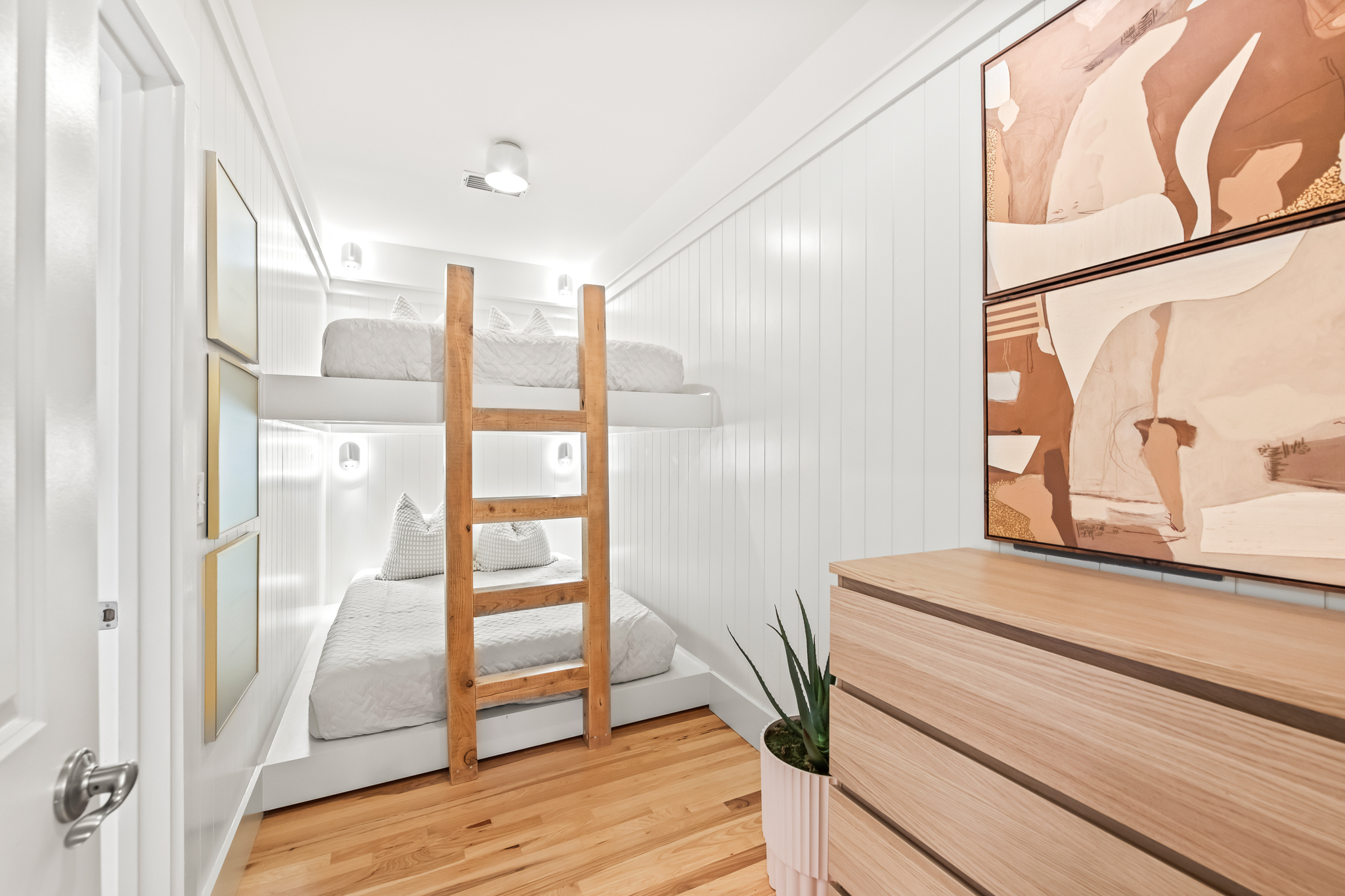  Furnished Coastal Retreat on Over an Acre with Pickleball Court - 物件實景