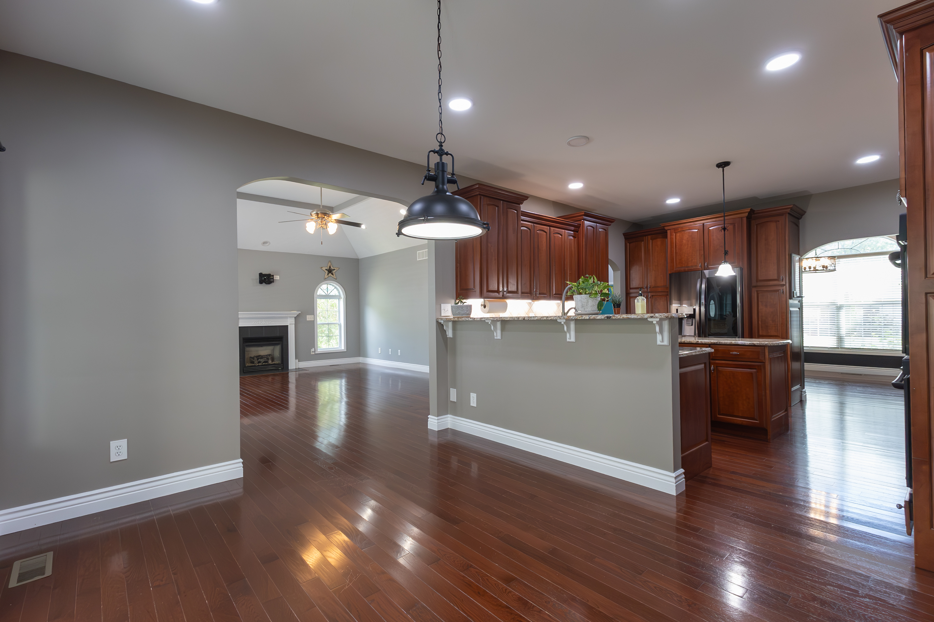 Moberly, Missouri, 65270, United States, 5 Bedrooms Bedrooms, ,Residential,For Sale,1928101