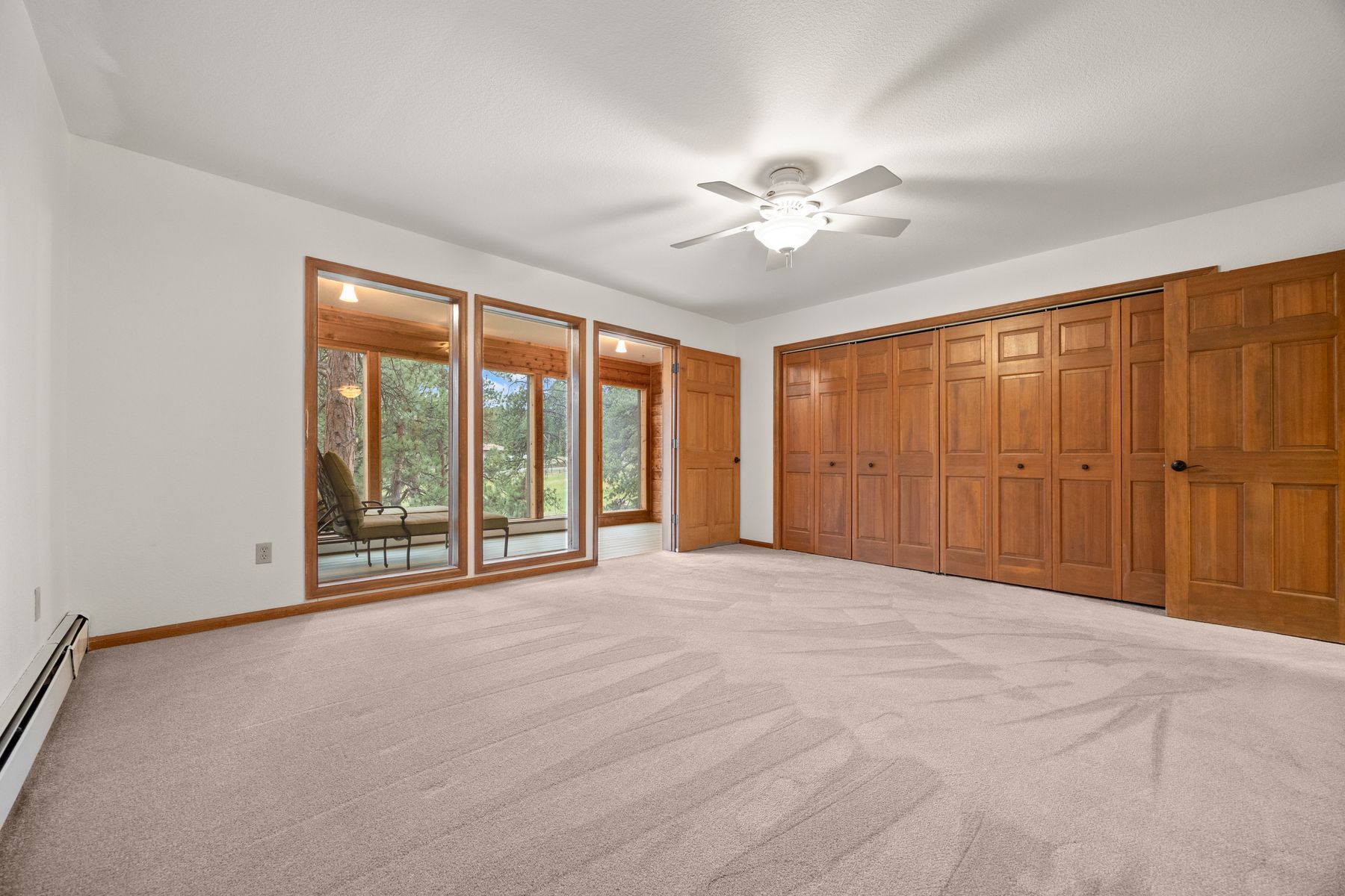  Evergreen Timbervale Retreat: Walk to Downtown, Sunrooms & Mountain View Meadow - 物件實景