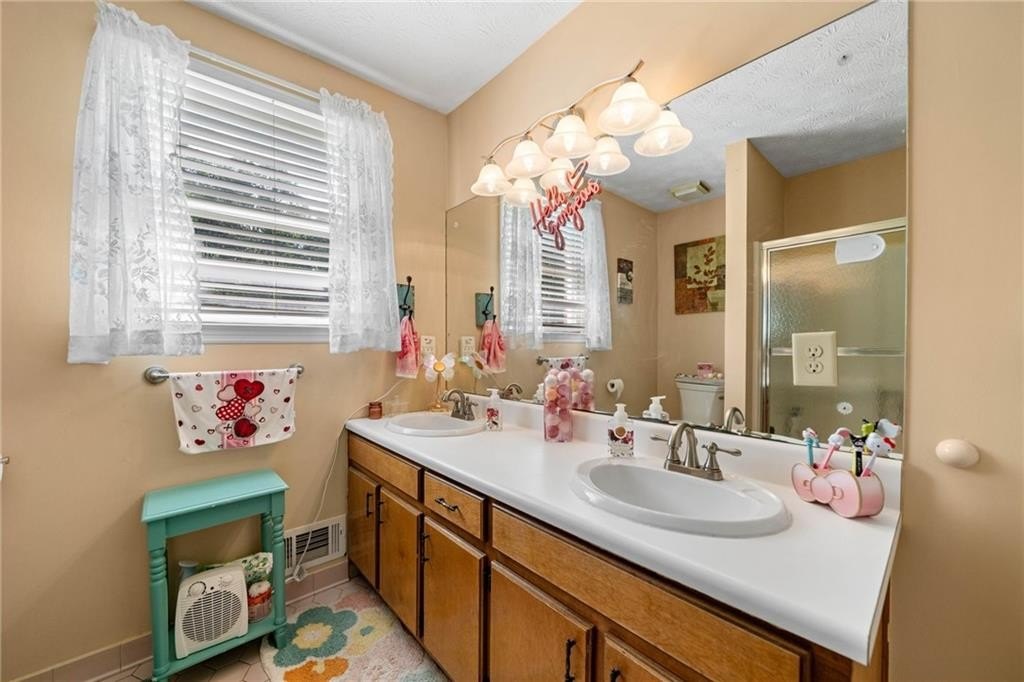 Dawsonville, Georgia, 30534, United States, 4 Bedrooms Bedrooms, ,3 BathroomsBathrooms,Residential,For Sale,1977797