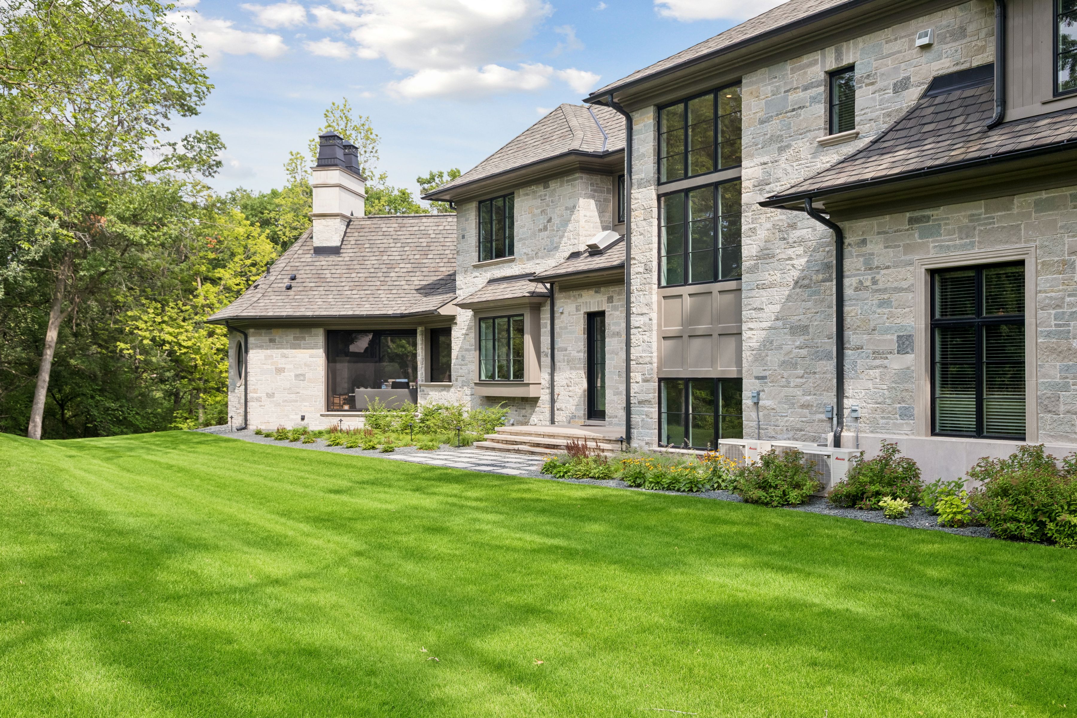  Timeless Elegance on a Private North Oaks Setting - 物件實景