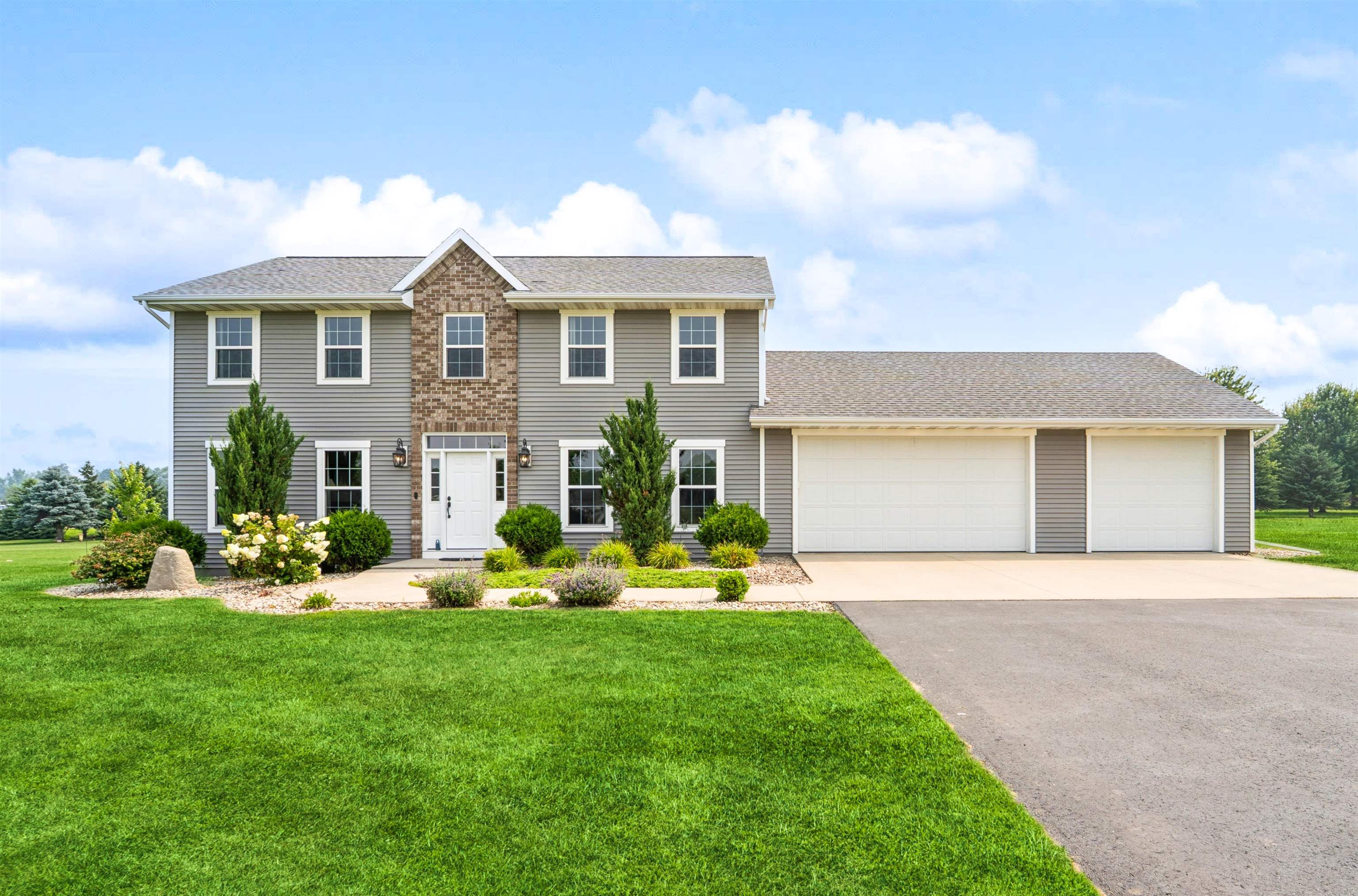 SHIOCTON, Wisconsin, 54170, United States, 4 Bedrooms Bedrooms, ,3 BathroomsBathrooms,Residential,For Sale,1912677