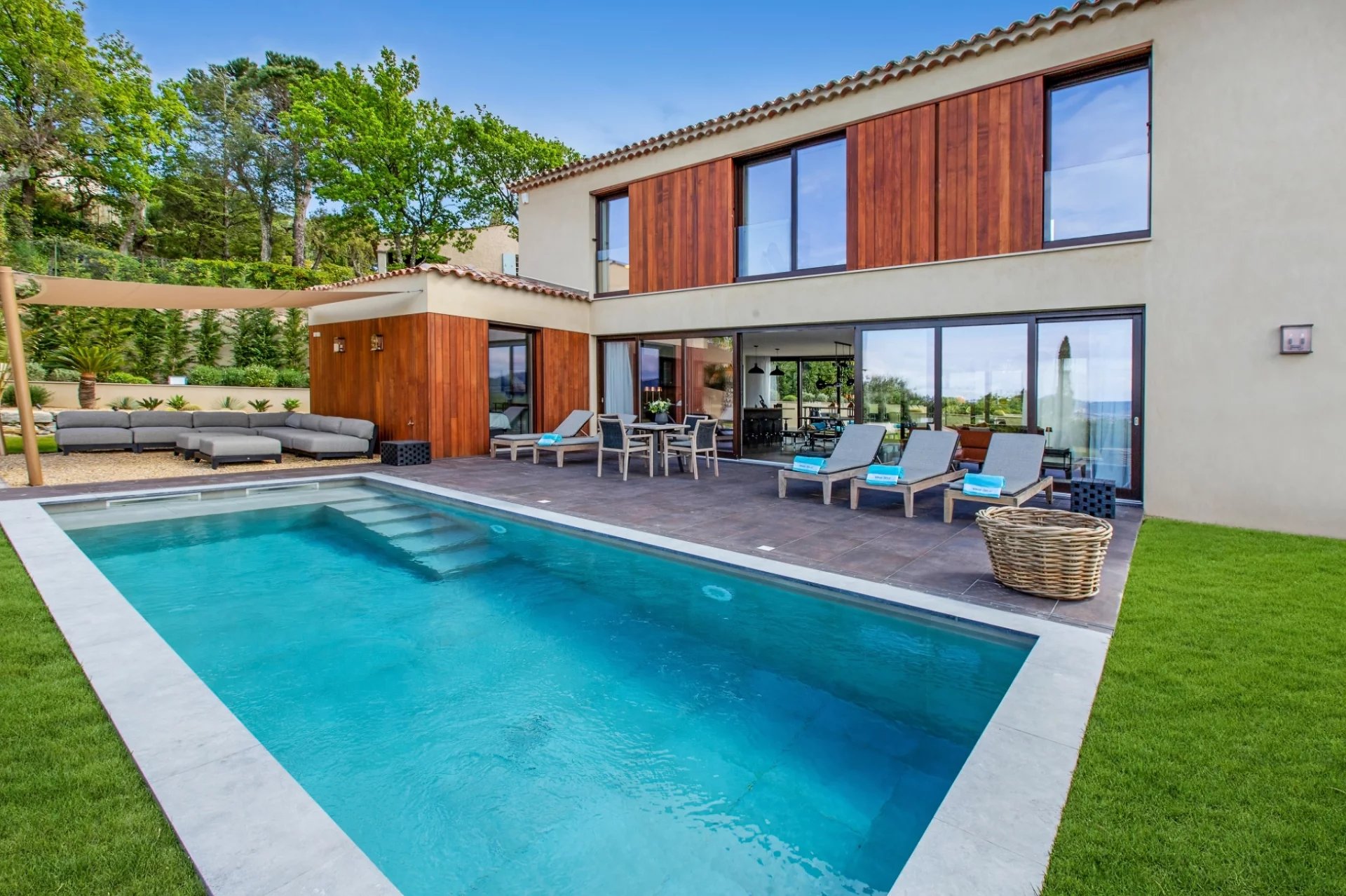Gassin, Provence-Alpes-Côte d’Azur, 83580, FR, 6 Bedrooms Bedrooms, ,2 BathroomsBathrooms,Residential,For Sale,1486822