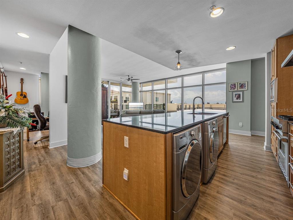 Tampa, Florida, 33602, United States, 1 Bedroom Bedrooms, ,2 BathroomsBathrooms,Residential,For Sale,1807675