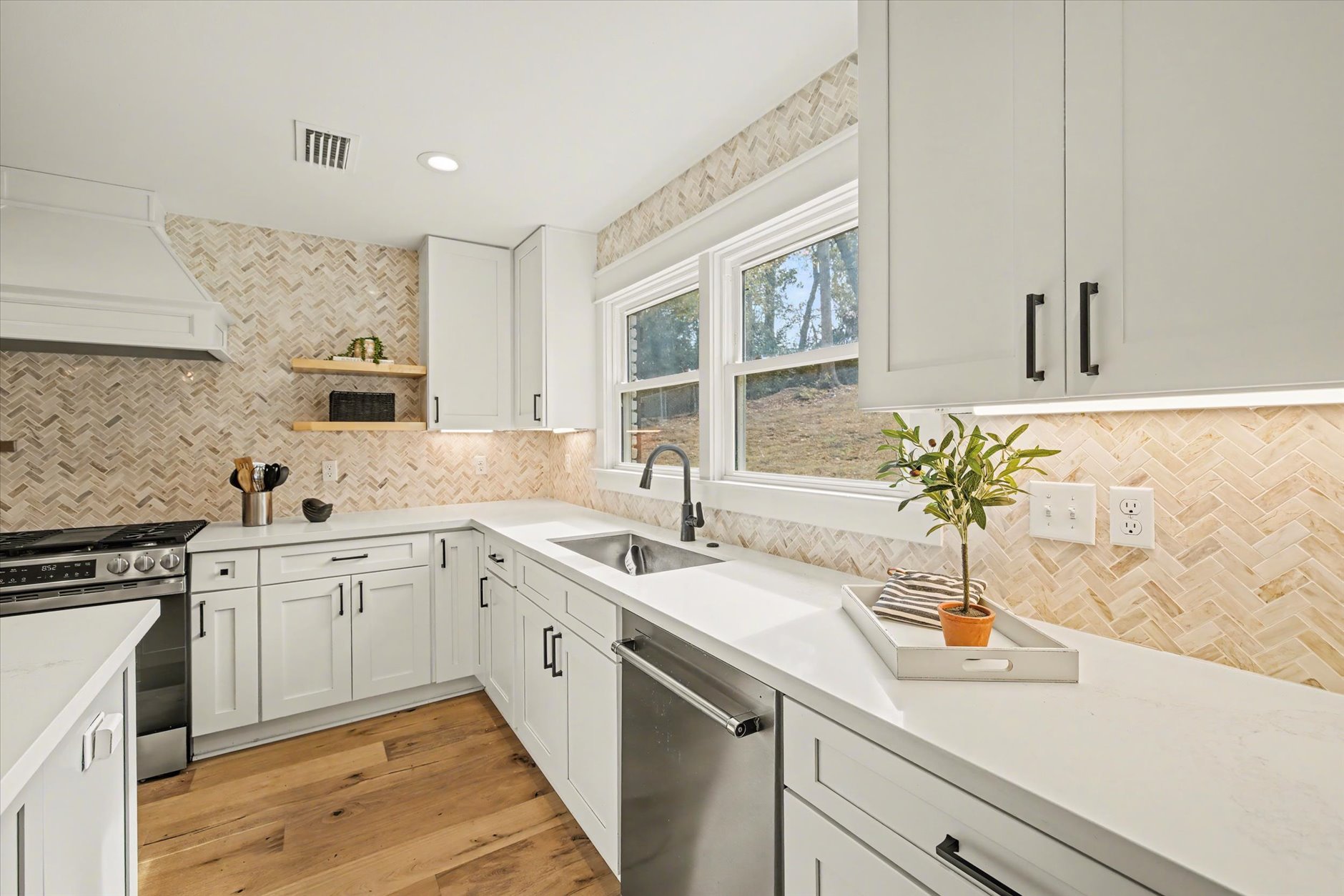 Tallahassee, Florida, 32308, United States, 4 Bedrooms Bedrooms, ,3 BathroomsBathrooms,Residential,For Sale,2012619