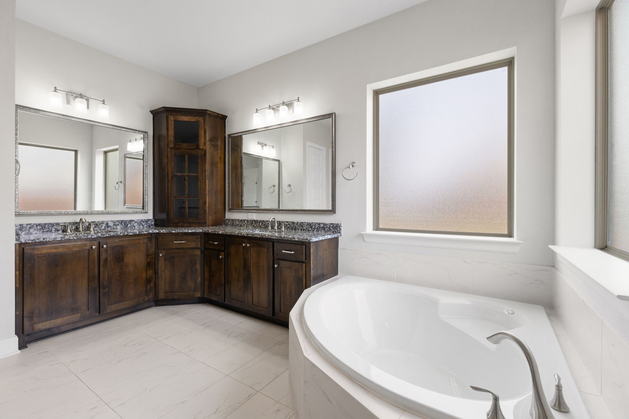 Mansfield, Texas, 76063, United States, 4 Bedrooms Bedrooms, ,4 BathroomsBathrooms,Residential,For Sale,1979956