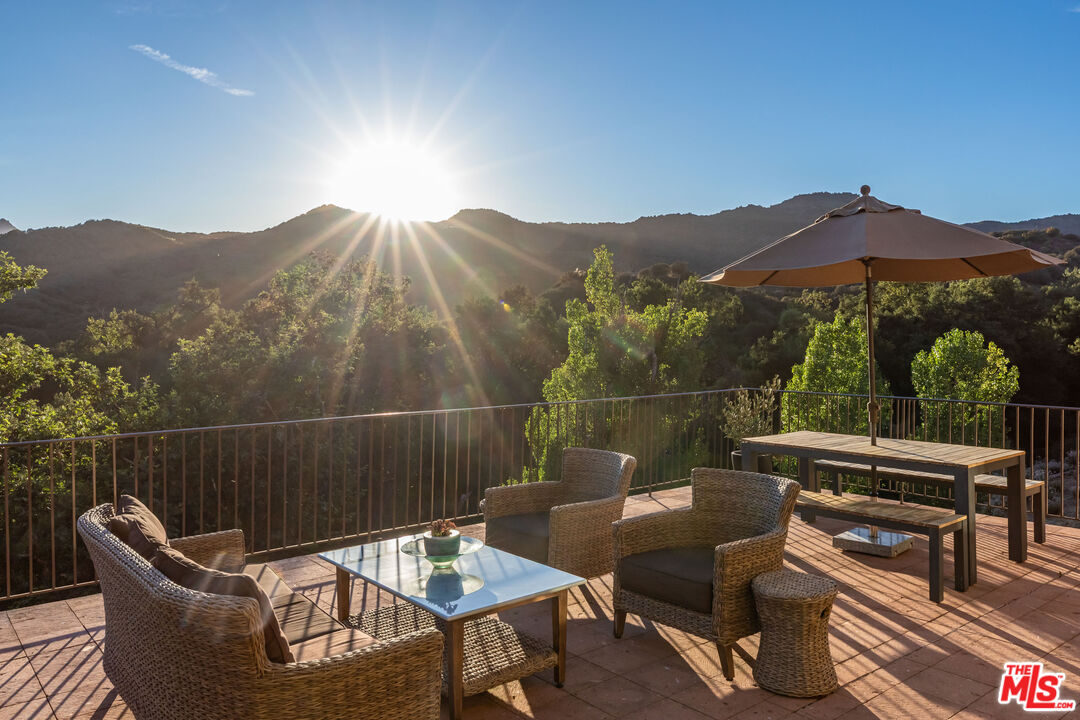 Calabasas, California, 91302, United States, 5 Bedrooms Bedrooms, ,4 BathroomsBathrooms,Residential,For Sale,1926275