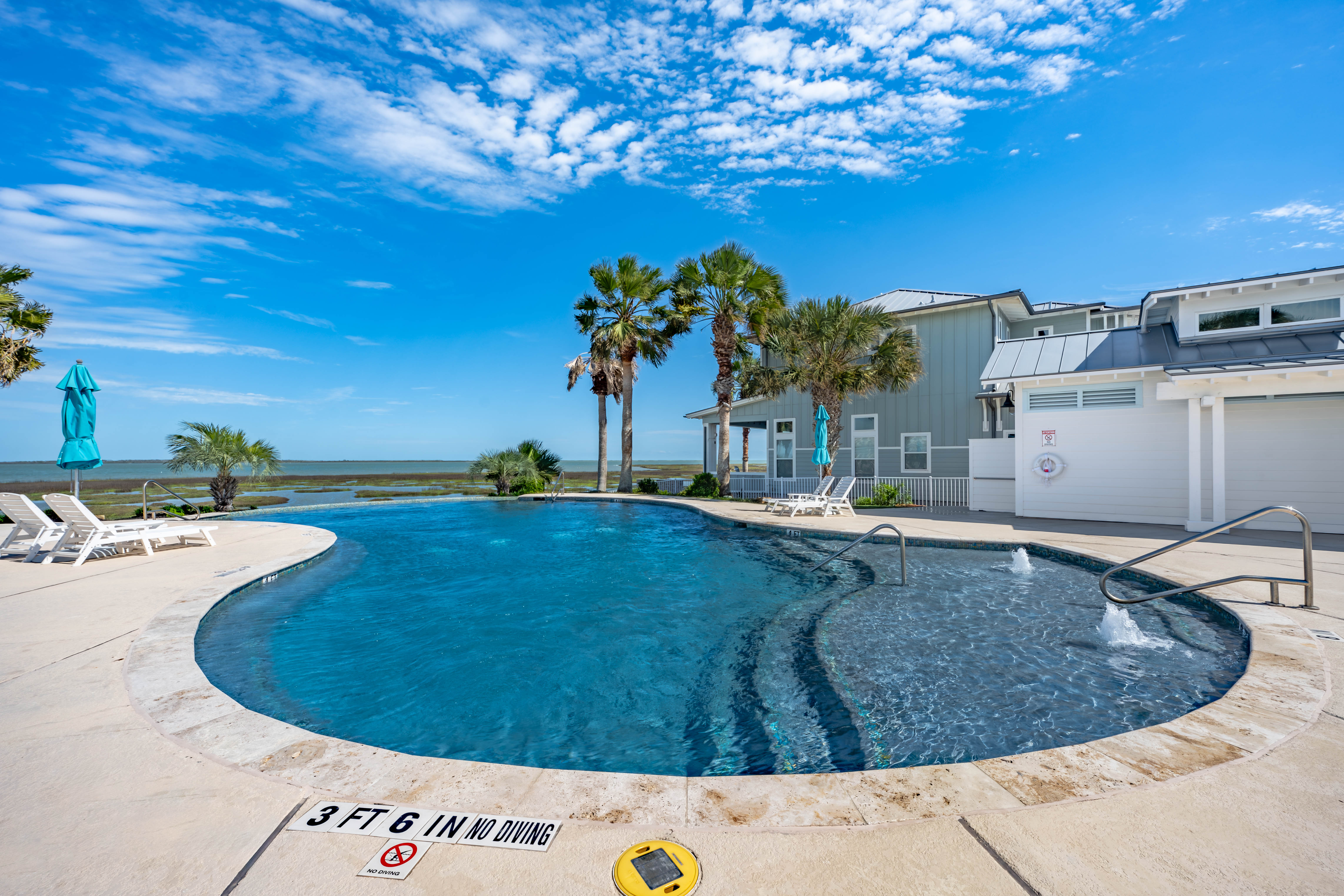  Relaxing 4BR Waterfront Condo - 物件實景