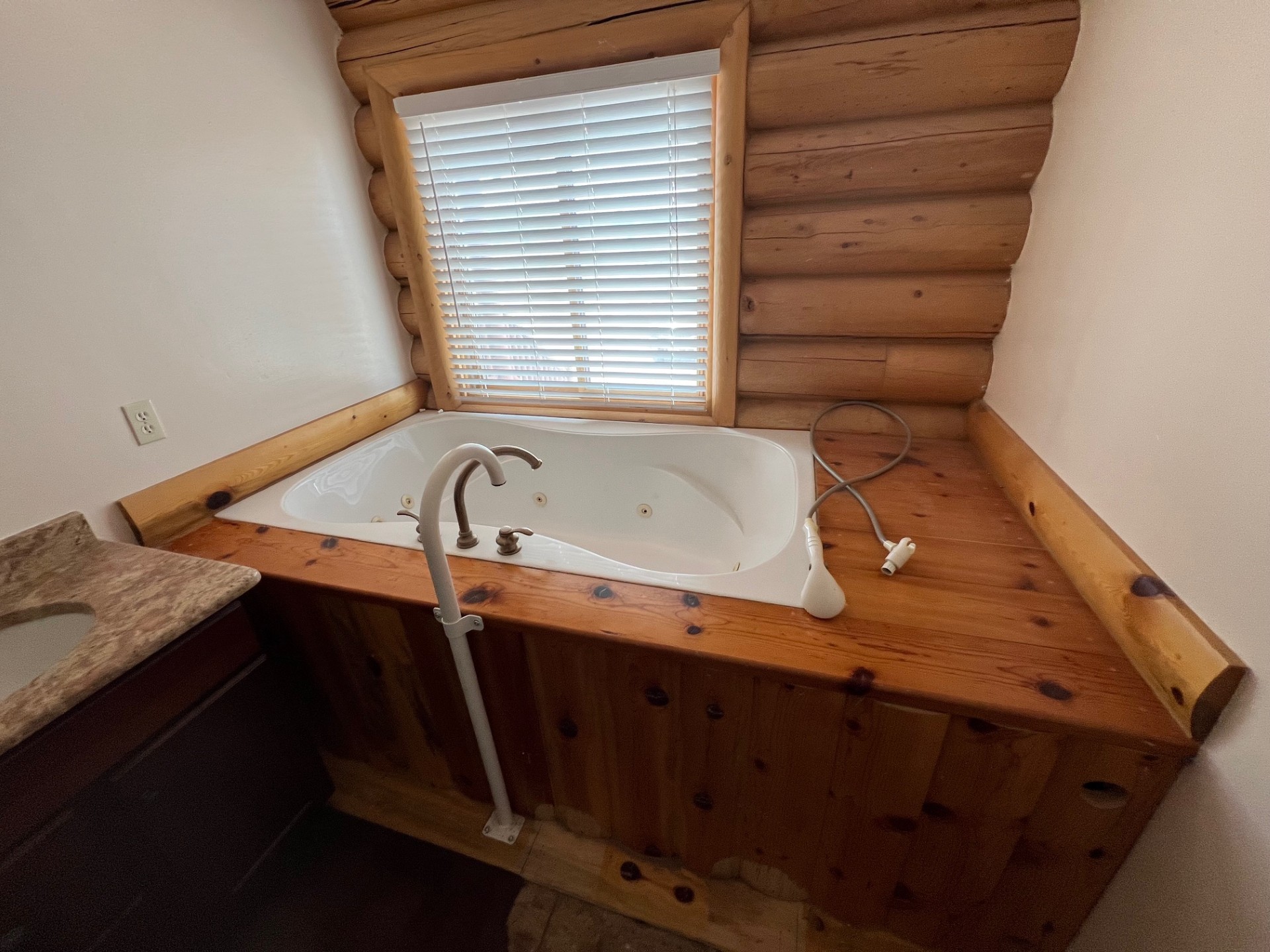 Panguitch, Utah, 84759, United States, 1 Bedroom Bedrooms, ,2 BathroomsBathrooms,Residential,For Sale,1839948