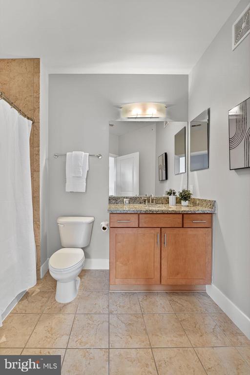 Arlington, Virginia, 22201, United States, 2 Bedrooms Bedrooms, ,2 BathroomsBathrooms,Residential,For Sale,1927773