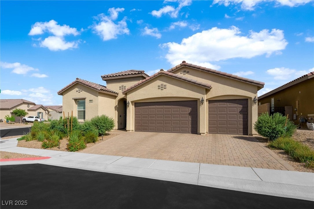 Henderson, Nevada, 89011, United States, 4 Bedrooms Bedrooms, ,3 BathroomsBathrooms,Residential,For Sale,1981743