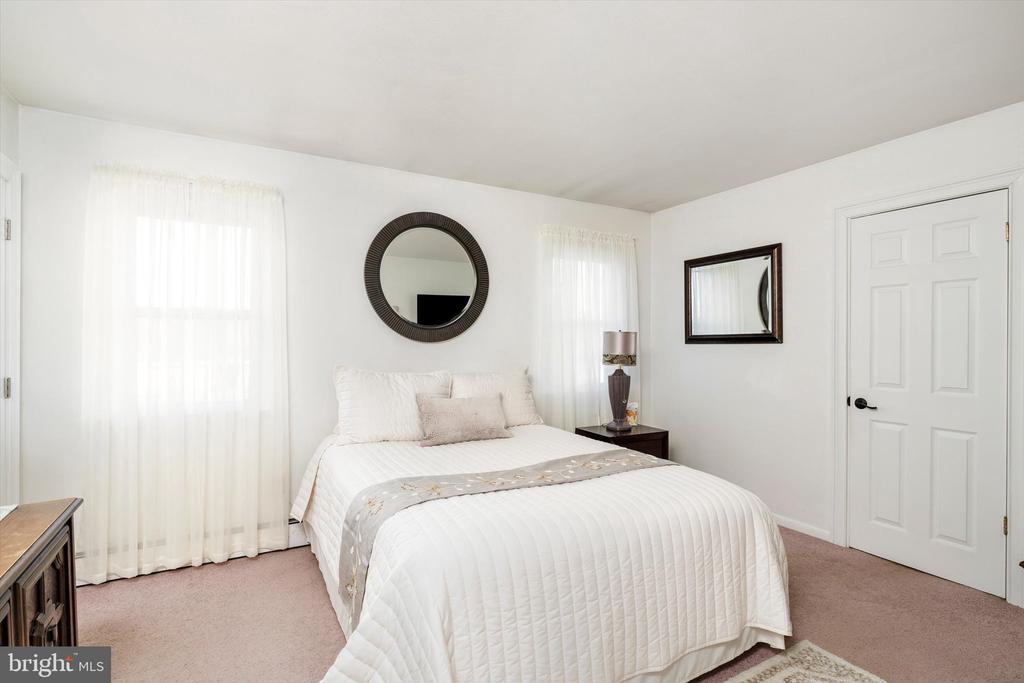 Allentown, New Jersey, 08501, United States, 4 Bedrooms Bedrooms, ,3 BathroomsBathrooms,Residential,For Sale,1998069