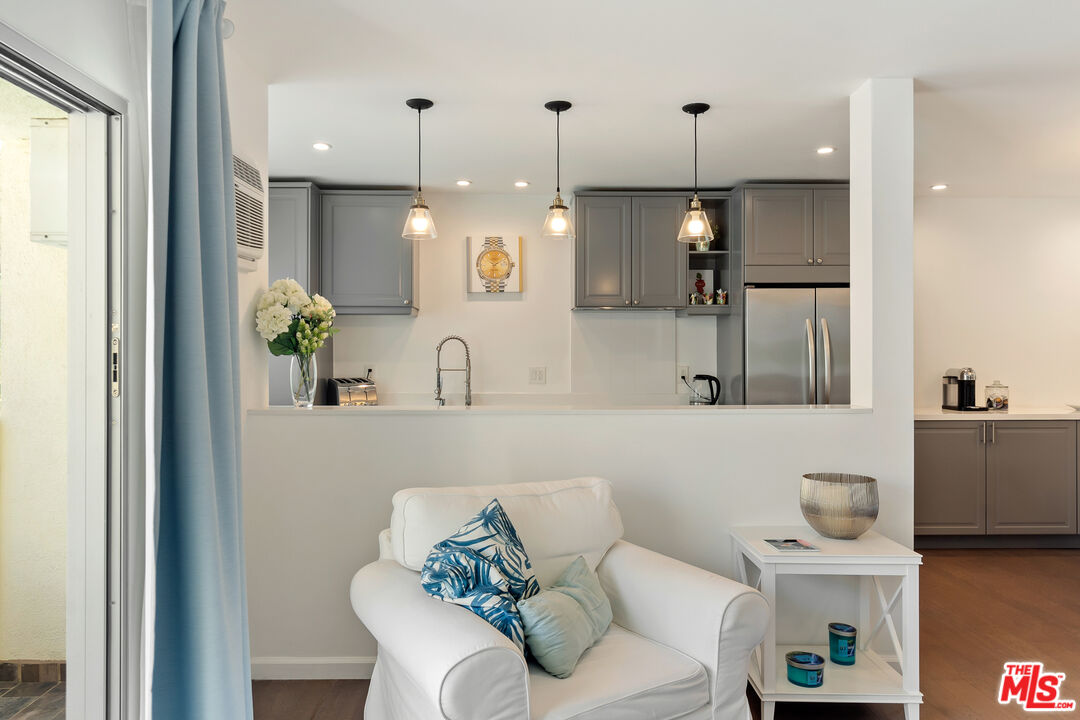 West Hollywood, California, 90046, United States, 2 Bedrooms Bedrooms, ,2 BathroomsBathrooms,Residential,For Sale,1794997