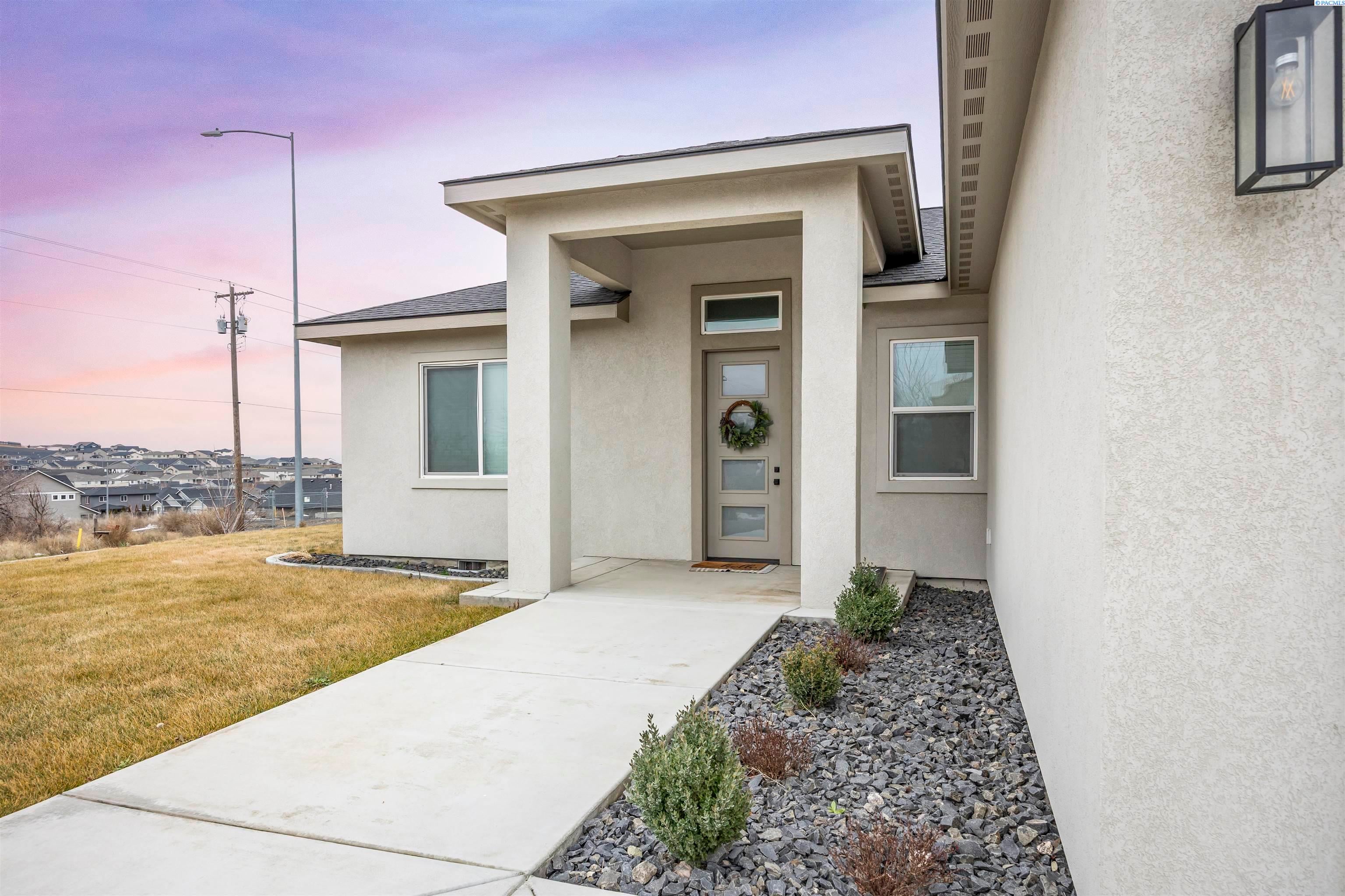 Kennewick, Washington, 99338, United States, 4 Bedrooms Bedrooms, ,3 BathroomsBathrooms,Residential,For Sale,2010743