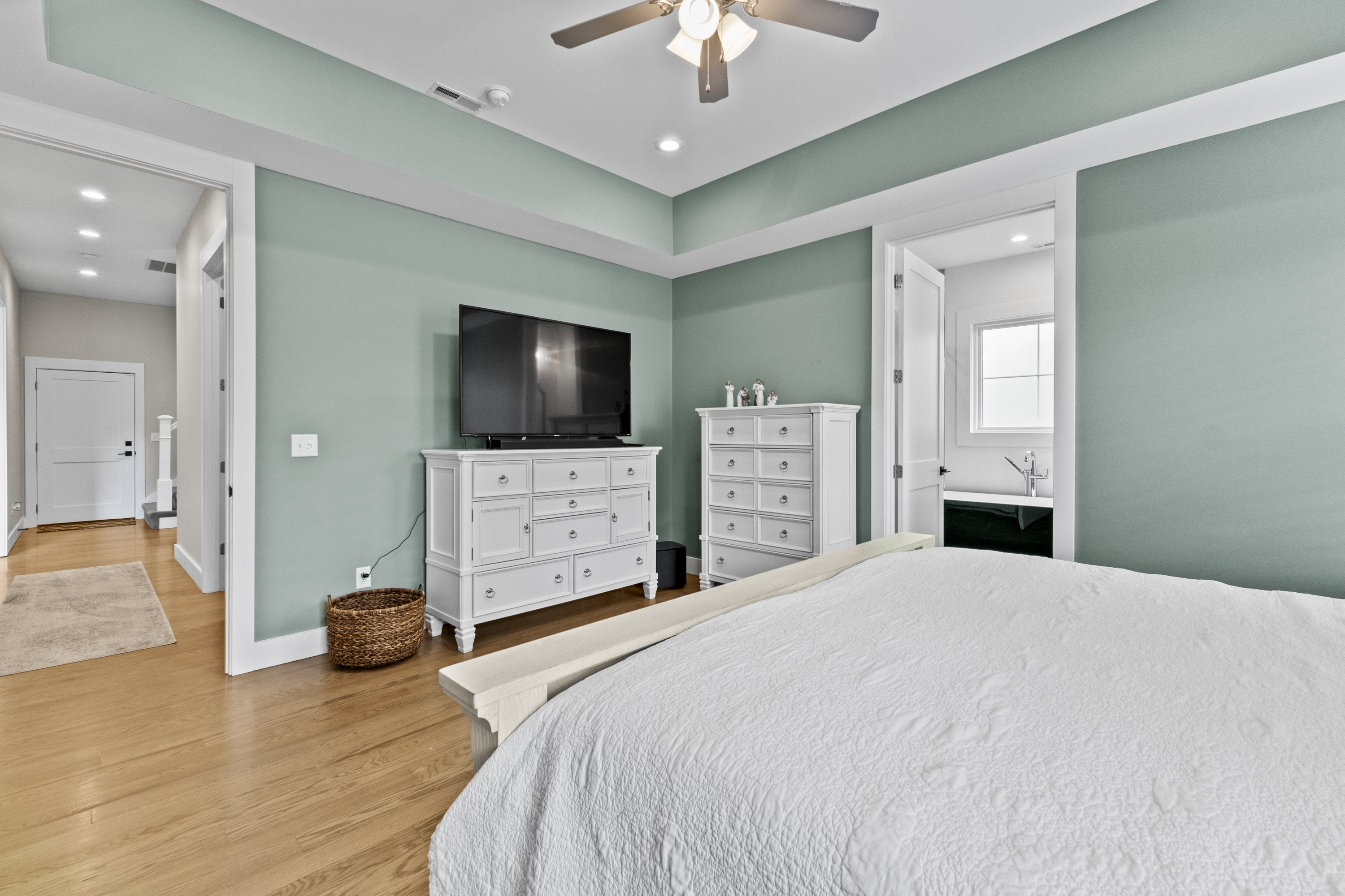 Huntington, West Virginia, 25701, United States, 6 Bedrooms Bedrooms, ,6 BathroomsBathrooms,Residential,For Sale,1977823