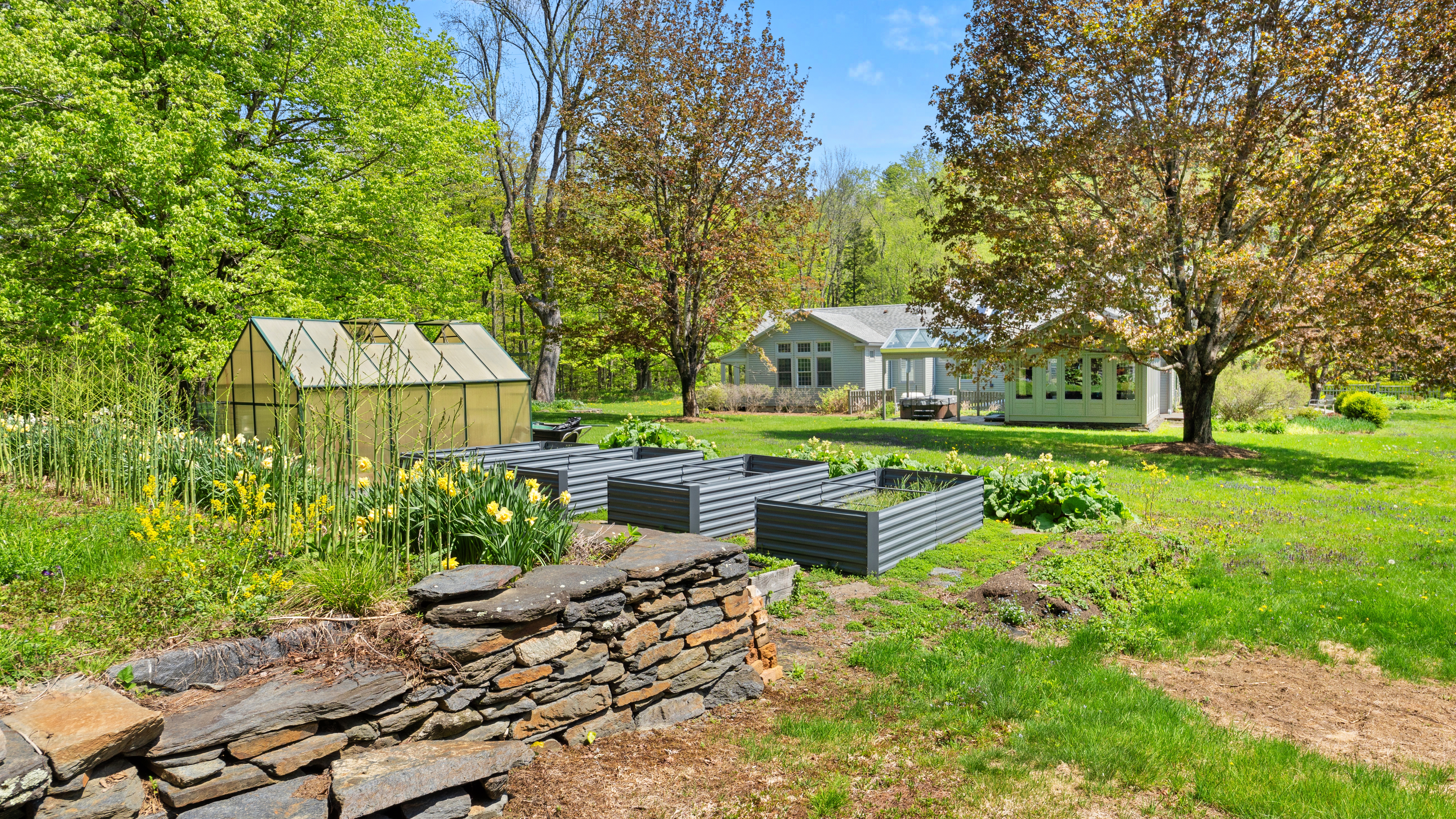  Enchanting 55-Acre Country Estate Along Mill Brook - 物件實景
