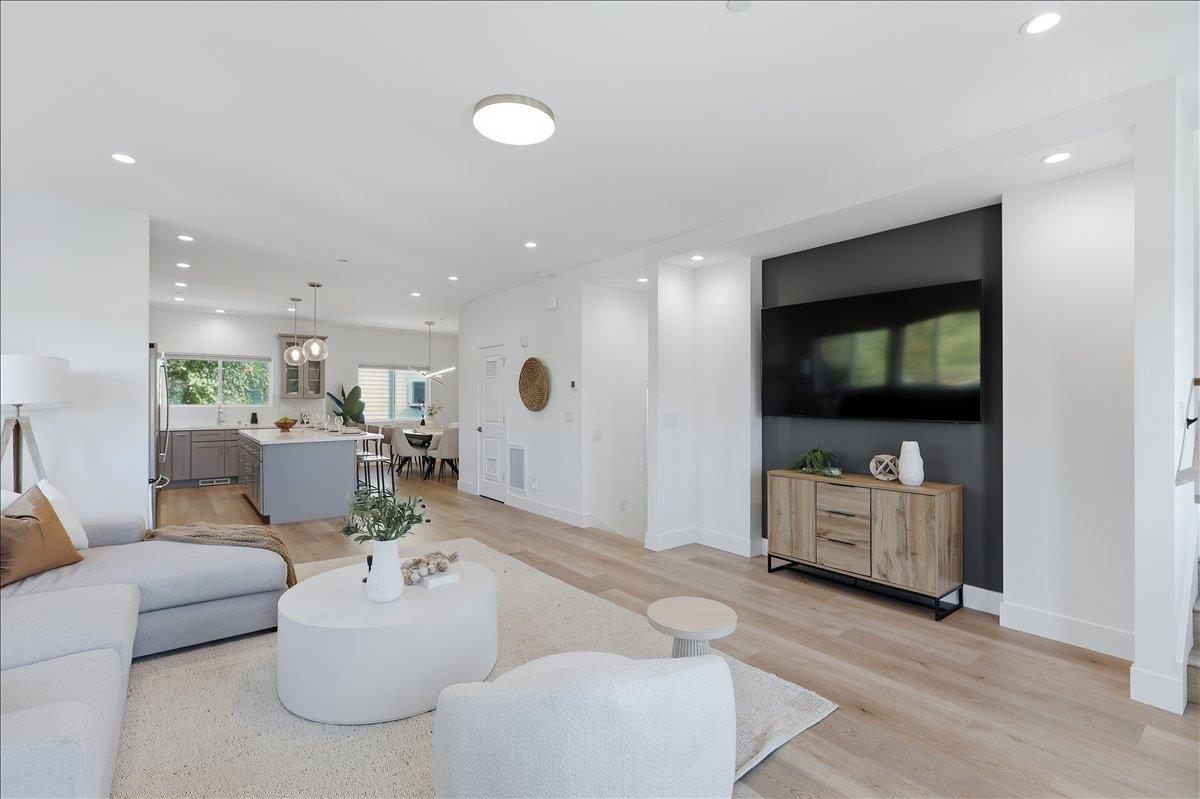 Mountain View, California, 94043, United States, 4 Bedrooms Bedrooms, ,4 BathroomsBathrooms,Residential,For Sale,1989678