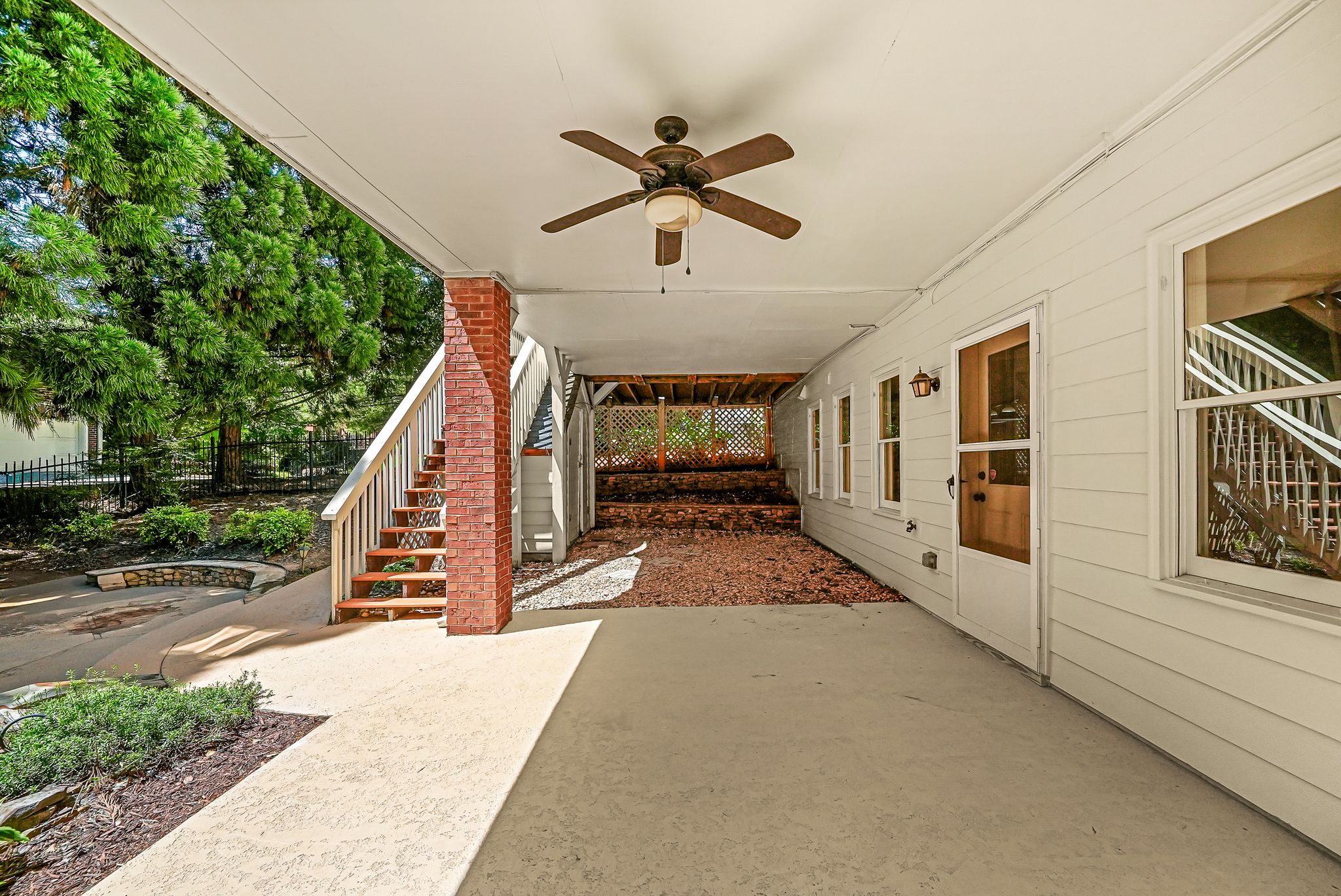  Beautifully Updated Home with Exceptional Outdoor Entertaining - 物件實景