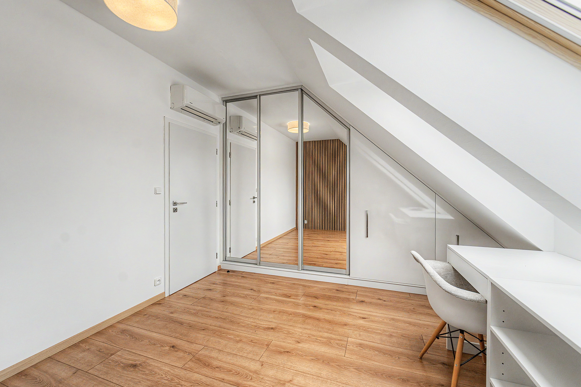  Bright split-level attic apartment with a terrace - 物件實景