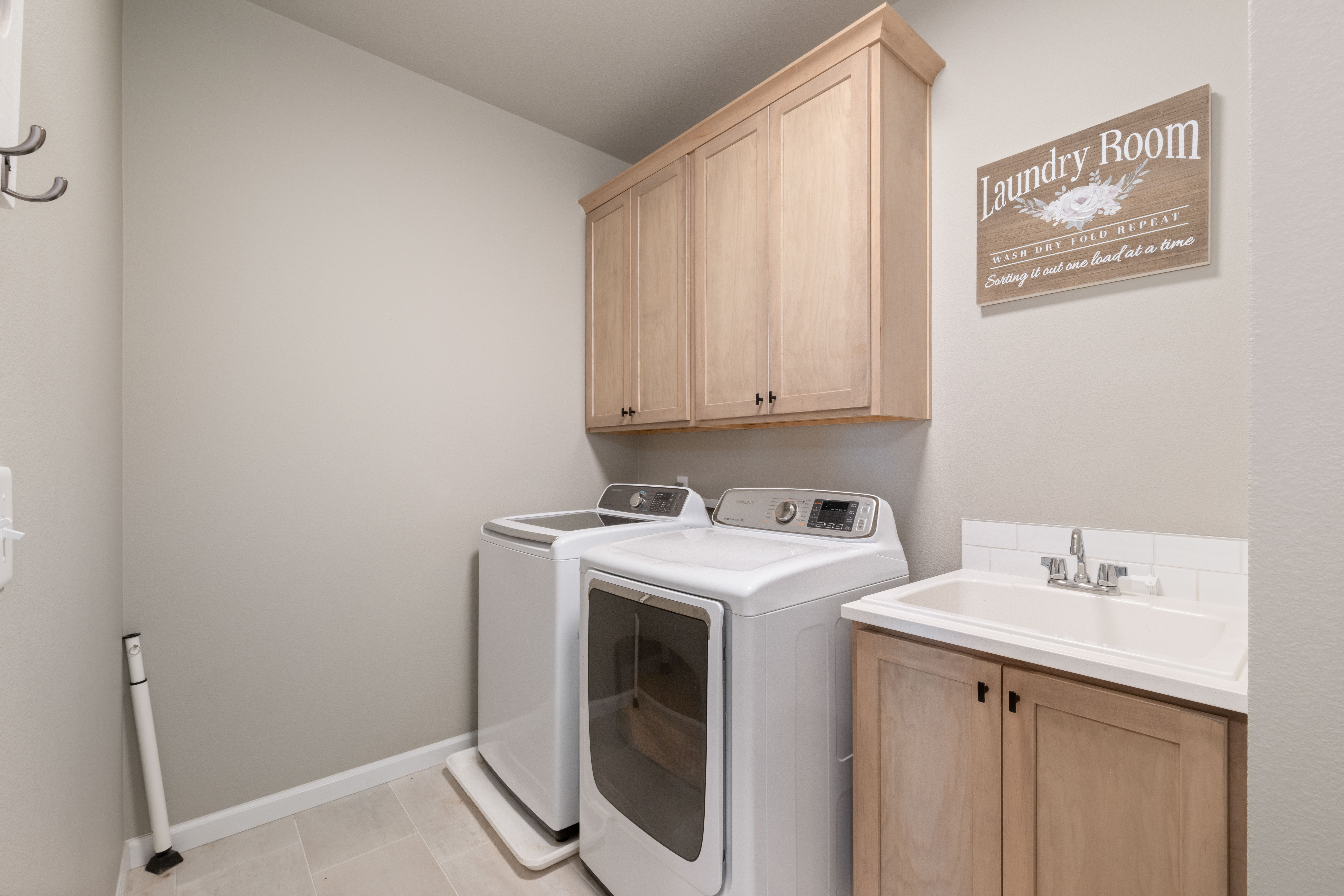  2024 West Richland Gem + RV Parking - 物件實景