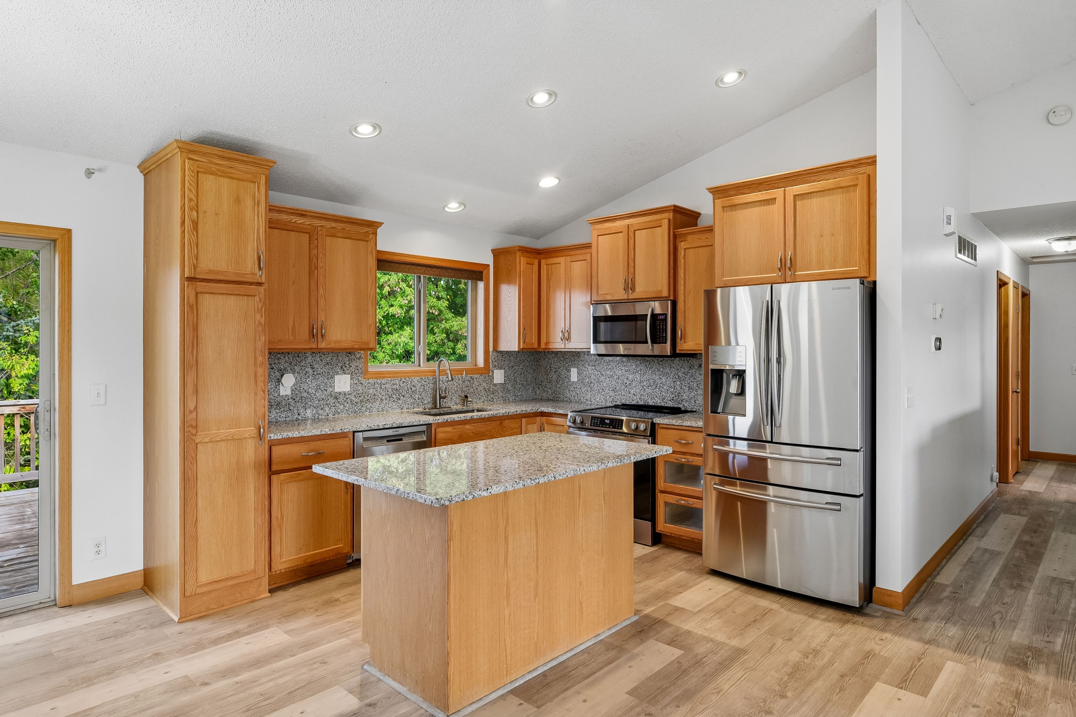  Refreshed Home in Lovely Farmington Location - 物件實景
