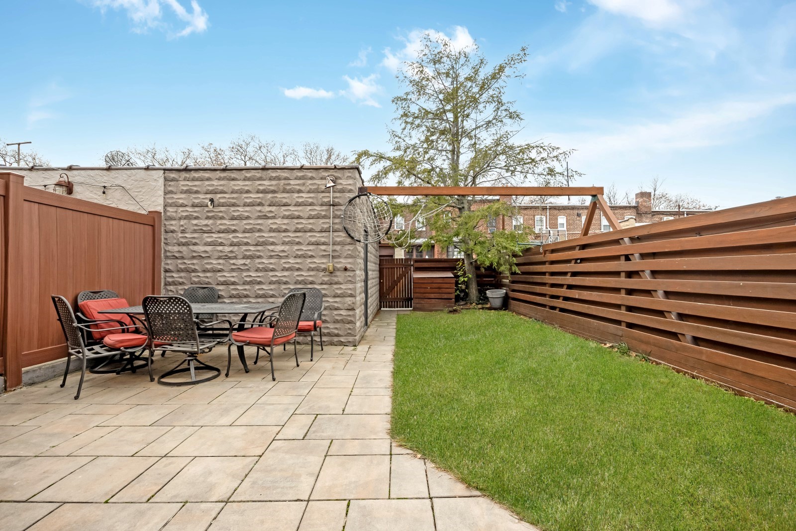 Middle Village, New York, 11379, United States, 3 Bedrooms Bedrooms, ,2 BathroomsBathrooms,Residential,For Sale,2001755