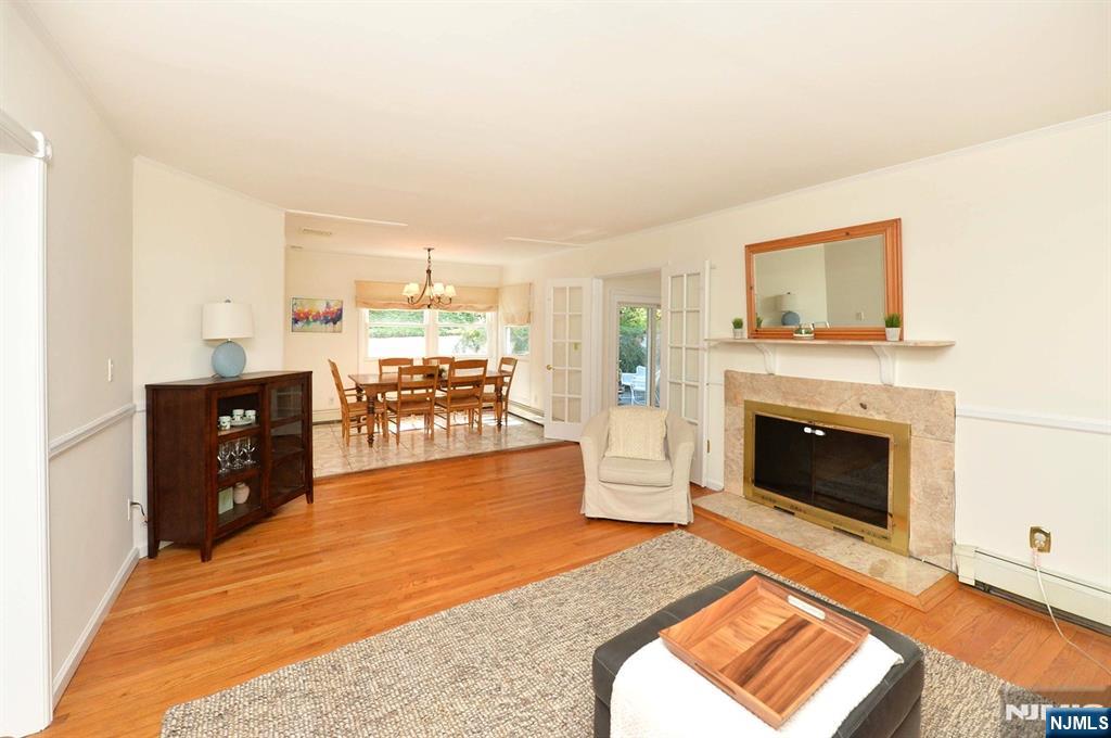 Oakland, New Jersey, 07436, United States, 3 Bedrooms Bedrooms, ,3 BathroomsBathrooms,Residential,For Sale,1934368