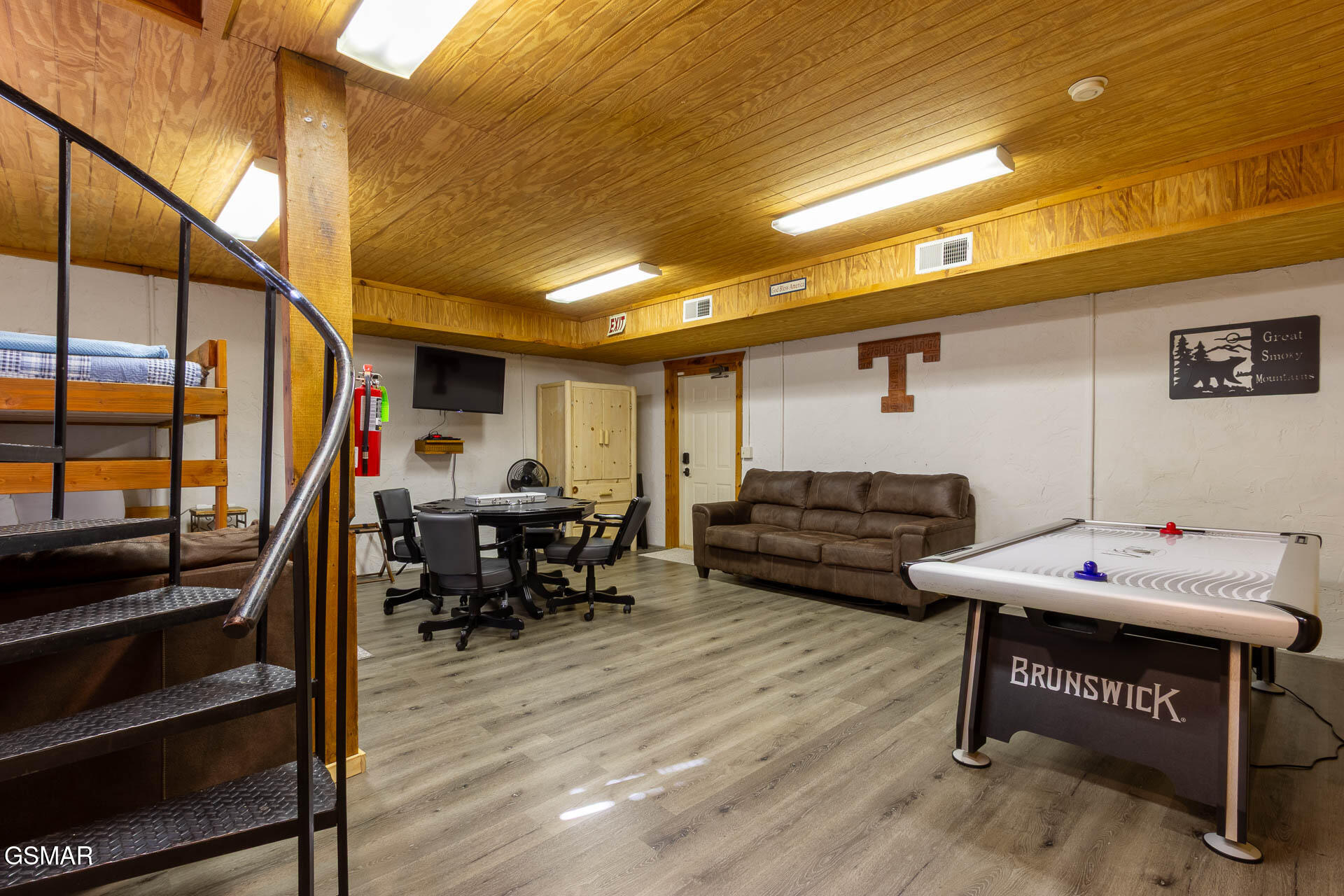 Sevierville, Tennessee, 37876, United States, 2 Bedrooms Bedrooms, ,3 BathroomsBathrooms,Residential,For Sale,1977438